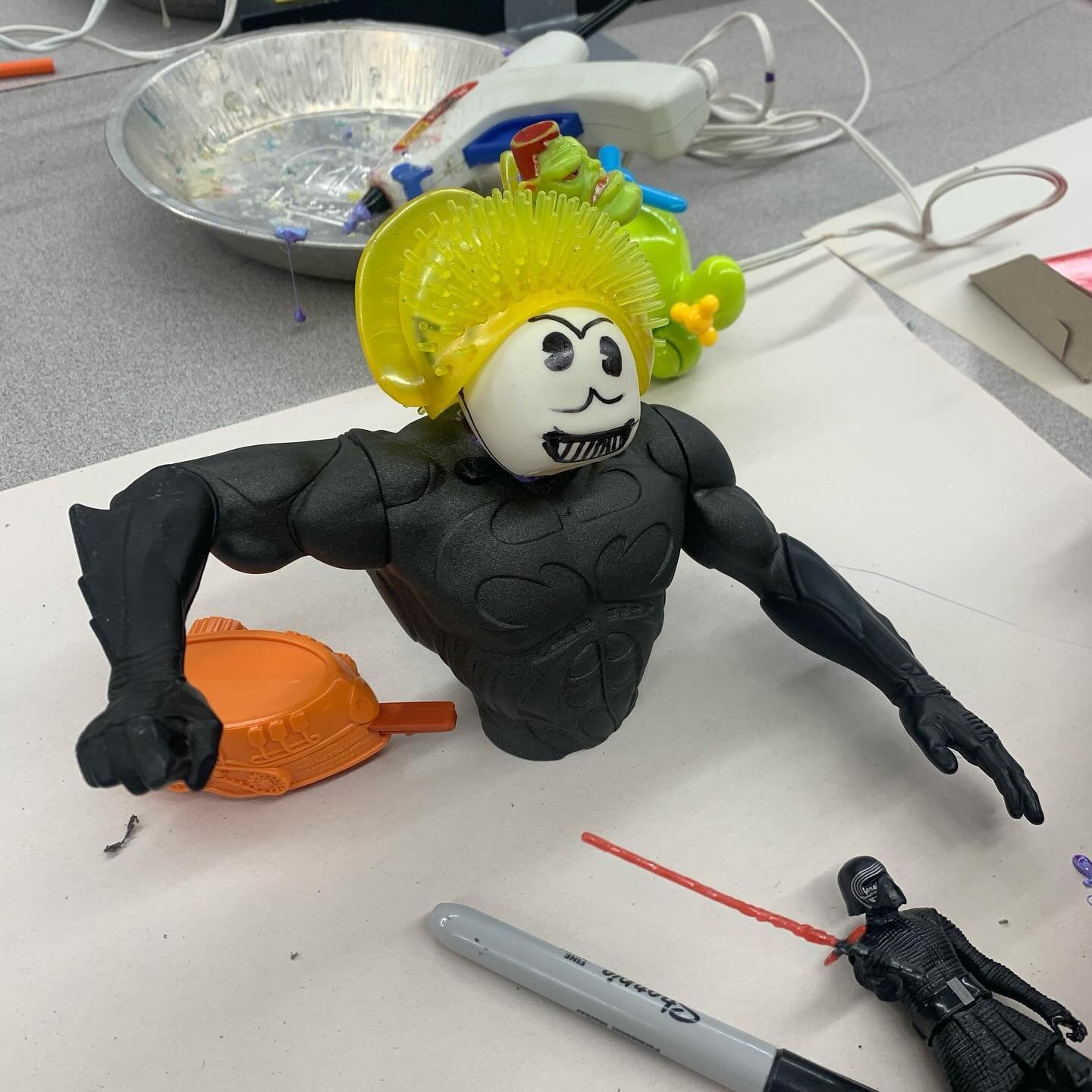 Awesome and hilarious creations coming to live in yesterdays Action Figure Remix class! ⚡️⚡️⚡️🦸&zwj;♂️
.
This class will happen again! Keep an eye out for it on our class listings on the website.
.
#creativereuse #artclasses #remainderspas