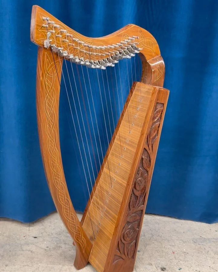Thanks to @altadenamusicians app Instrumental Giving we were able to get this donated Celtic harp into the hands of Charles who had been teaching his daughter how to play before theirs was lost in the Eaton Fire.
If you have instruments to donate c