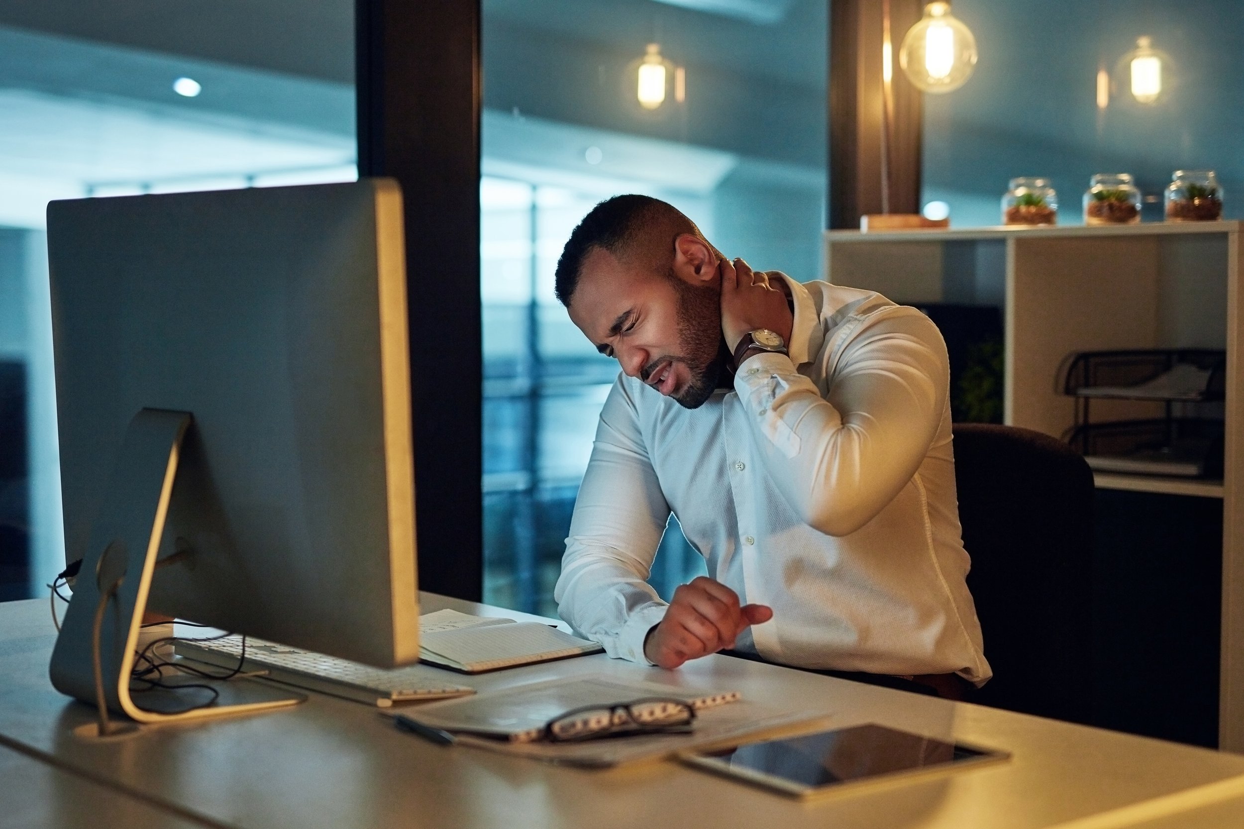 Neck pain in office workers.