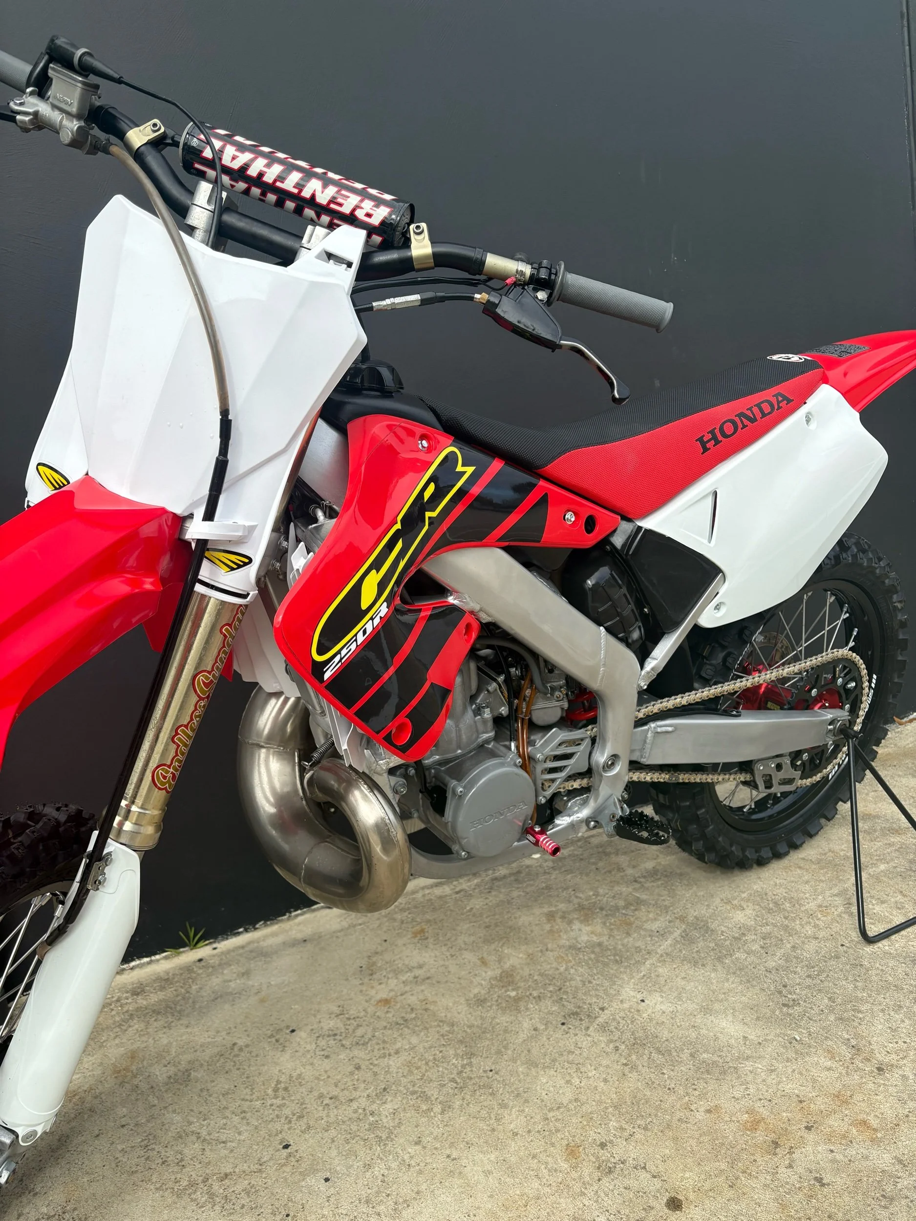 2000 CR250