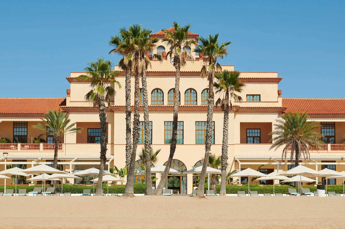 reumd-exterior-9620-hor-clsc.webp