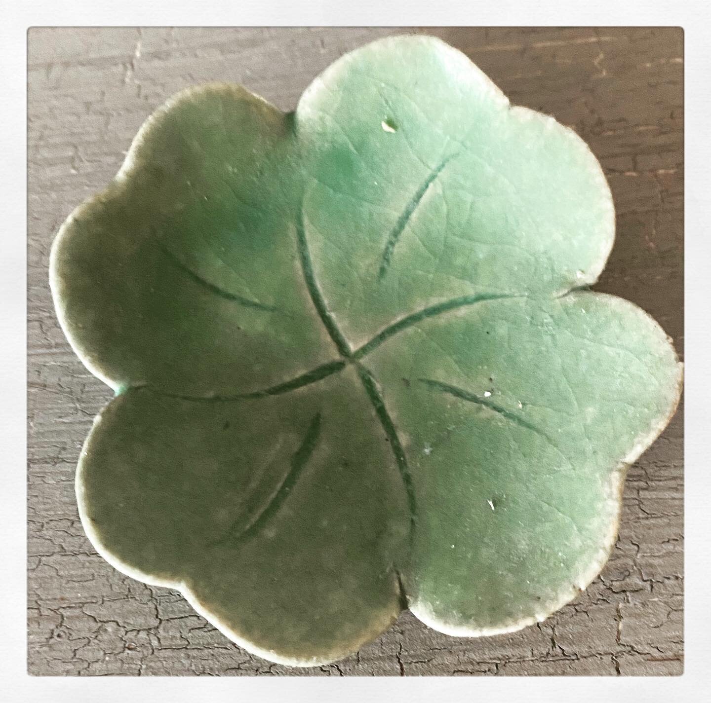 I have a thing for fourleafed clover,this delightful porcelain one was bought in Kyoto and measures just 4cms across.
I don&rsquo;t know the maker but isn&rsquo;t it beautiful?
.
.
.
#fourleafedclover #japaneseceramics#celandon#smallisbeautiful#ceram