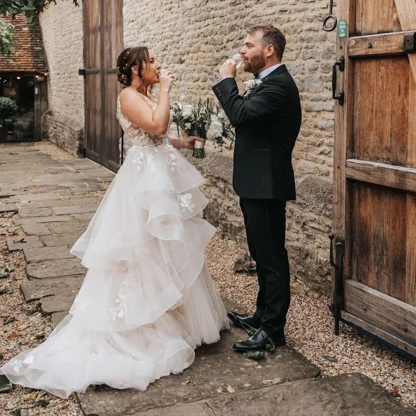 Amy looking gorgeous on her wedding day and a lovely review always makes me smile 😊

#bridalseamstress #bridalalterationsspecialist #weddingdressalterations #gorgeous