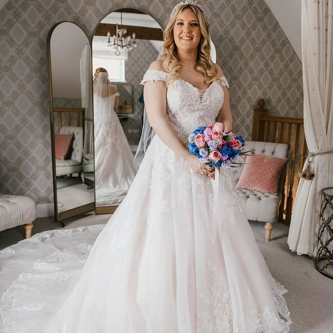 Amy looking beautiful on her wedding day! Such a pleasure to work on this gorgeous dress and a lovely review from Amy made me smile. 😊

#bridalseamstress #bridalalterationsspecialist #weddingdressalterations #beautiful