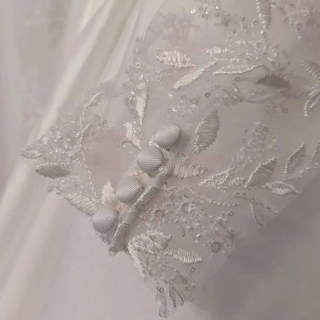 ✨ Finished the custom sleeves for this gorgeous bridal gown! ✂️💍 The perfect final touch to make this dress even more stunning. So proud of how it turned out!

 #BridalDress #CustomDesign #BridalFashion #DressDetails #SleeveGoals #WeddingDress
