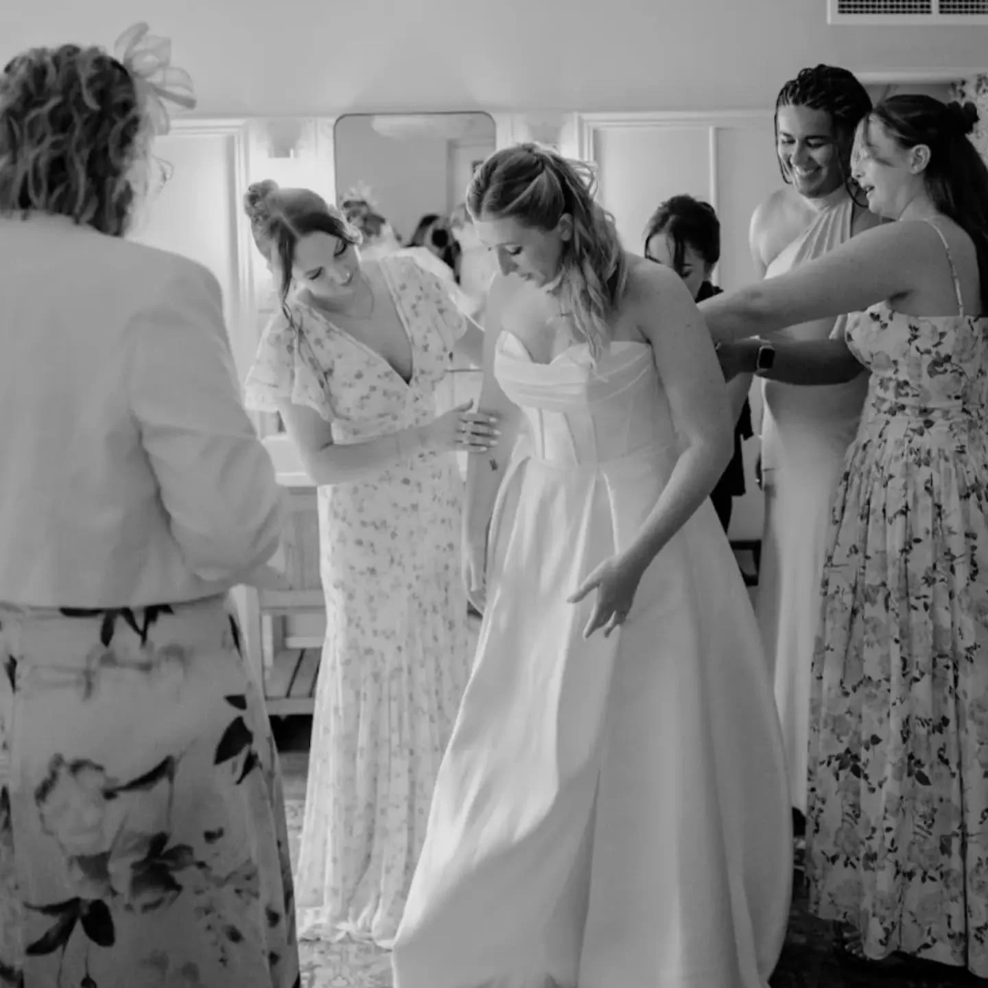 ✨ Beautiful Bethany on her special day! 🤍

It was such a pleasure altering her wedding dress and helping make it fit perfectly for her big day. 🪡💍

#BridalAlterations #BridalSeamstress #RealBride #WeddingDress