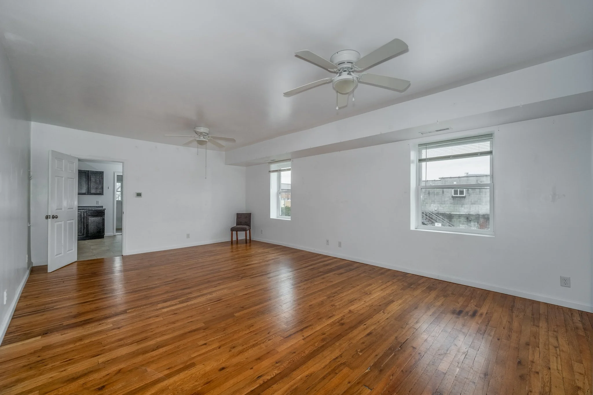 Apt B 100 E Main St-10.jpg