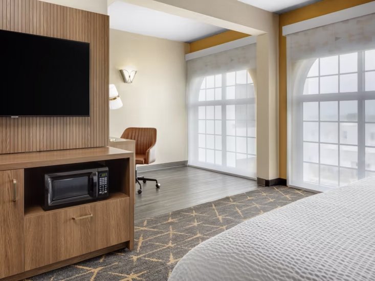 Holiday Inn - Gretna, LA