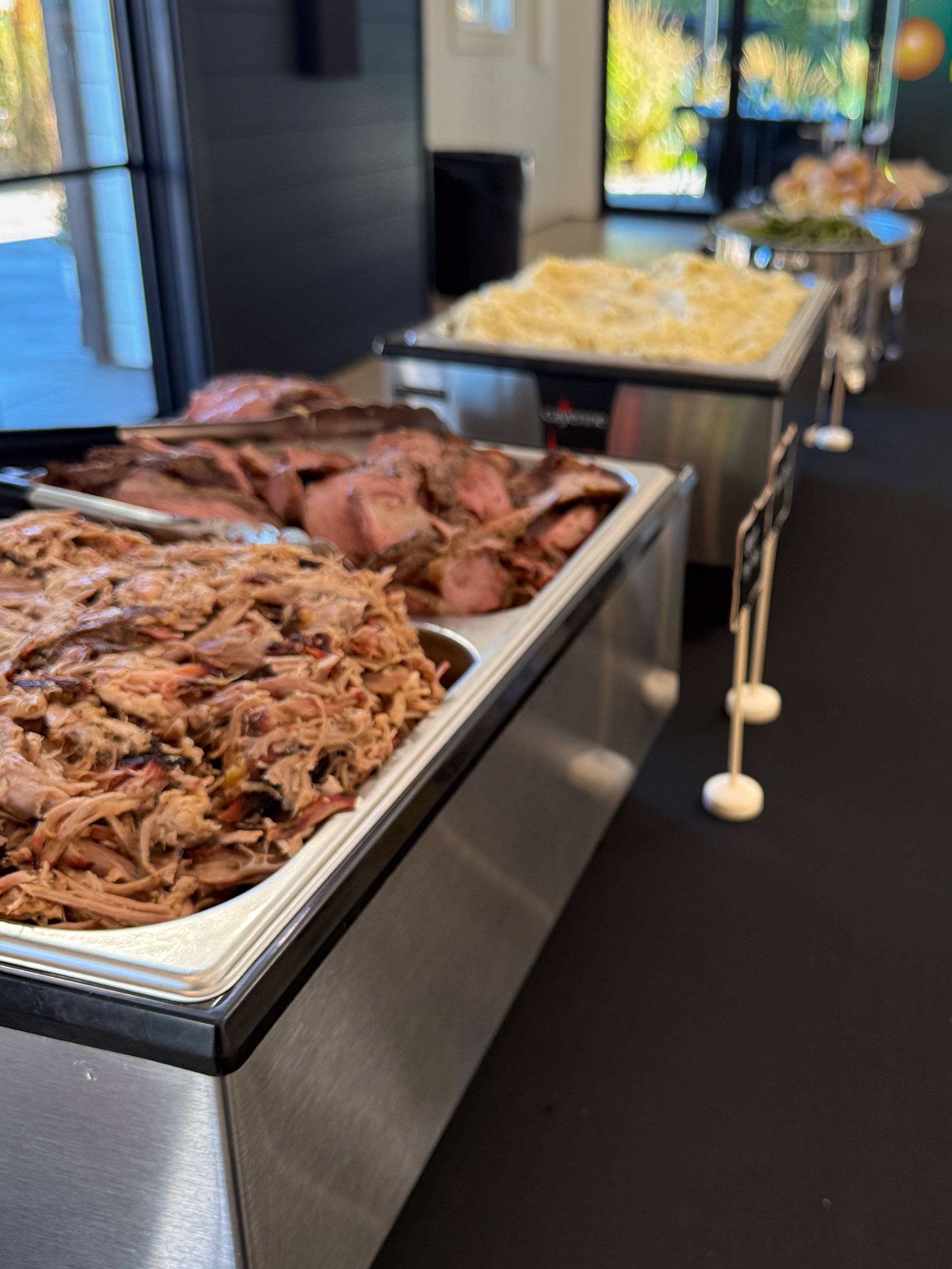 Hot Buffet with Tritip and pulled pork 