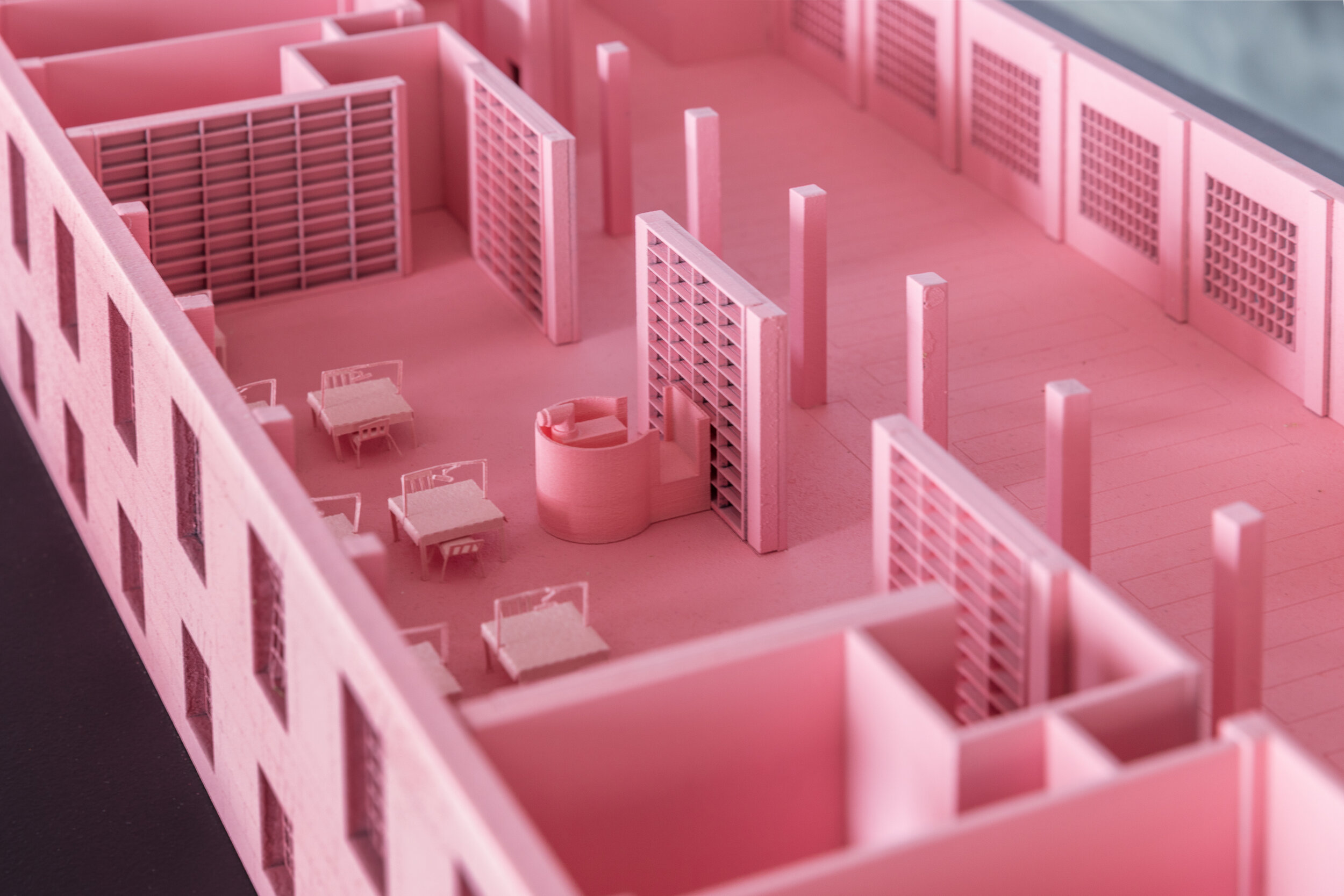  Plan model of Thames House in pink shows in detail the interiors designed for the Institute by the avant-garde architects Tecton, with shelves and furniture moved from Hamburg.  Model maker Pål Sanchez-Paredes. Photo: Tor S. Ulstein / KUNSTDOK. 