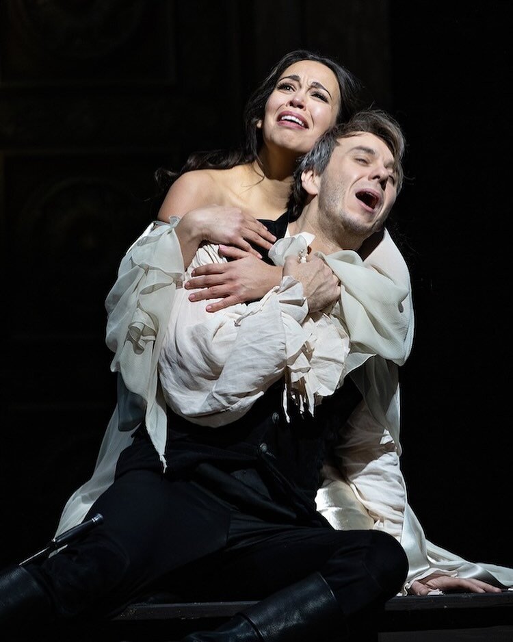 T O D A Y ✨

360 of Opera is so excited to see the Live in HD of @metopera 's Rom&eacute;o et Juliette starring @nadine.sierra and @benbernheimtenor ! Will you be watching the HD today as well? Tell us where in the world you'll be watching in the com