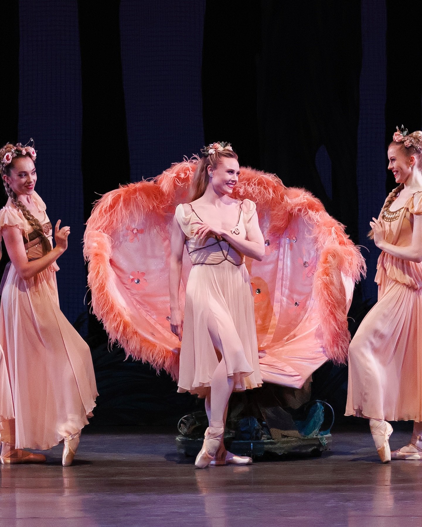🩰 𝗡𝗘𝗪 𝗔𝗥𝗧𝗜𝗖𝗟𝗘 🩰 

@360ofopera team member @logan.martell93 attended @nycballet #AMidsummerNightsDream starring @tilerpeck @saramearns @roman.julian.mejia &amp; more!

🗞️ Read all about it on our website: https://www.360ofopera.com/blog/n