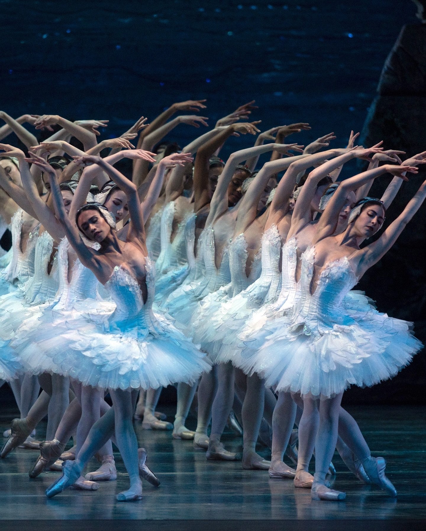 🩰 𝗡𝗘𝗪 𝗔𝗥𝗧𝗜𝗖𝗟𝗘 🩰 

@360ofopera team member @logan.martell93 attended @abtofficial opening night of #SwanLake at @metopera starring @isabellaboylston &amp; @camargosart 

🗞️ Read all about it on our website: https://www.360ofopera.com/blog
