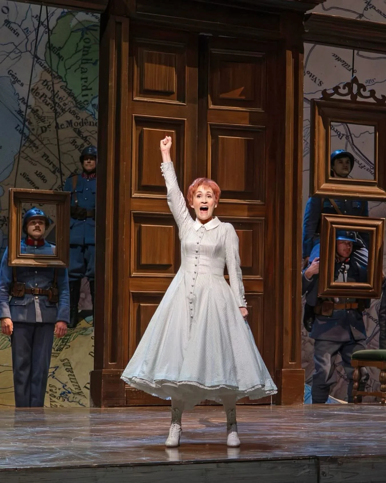 T O N I G H T ✨ 360 of Opera is back at the @metopera for more bel canto- this time Donizetti's 'La Fille du R&eacute;giment' starring @morleysoprano and @brownleetenor! Stay tuned to our stories as we spend Friday night at our favorite place! 🤩

C 