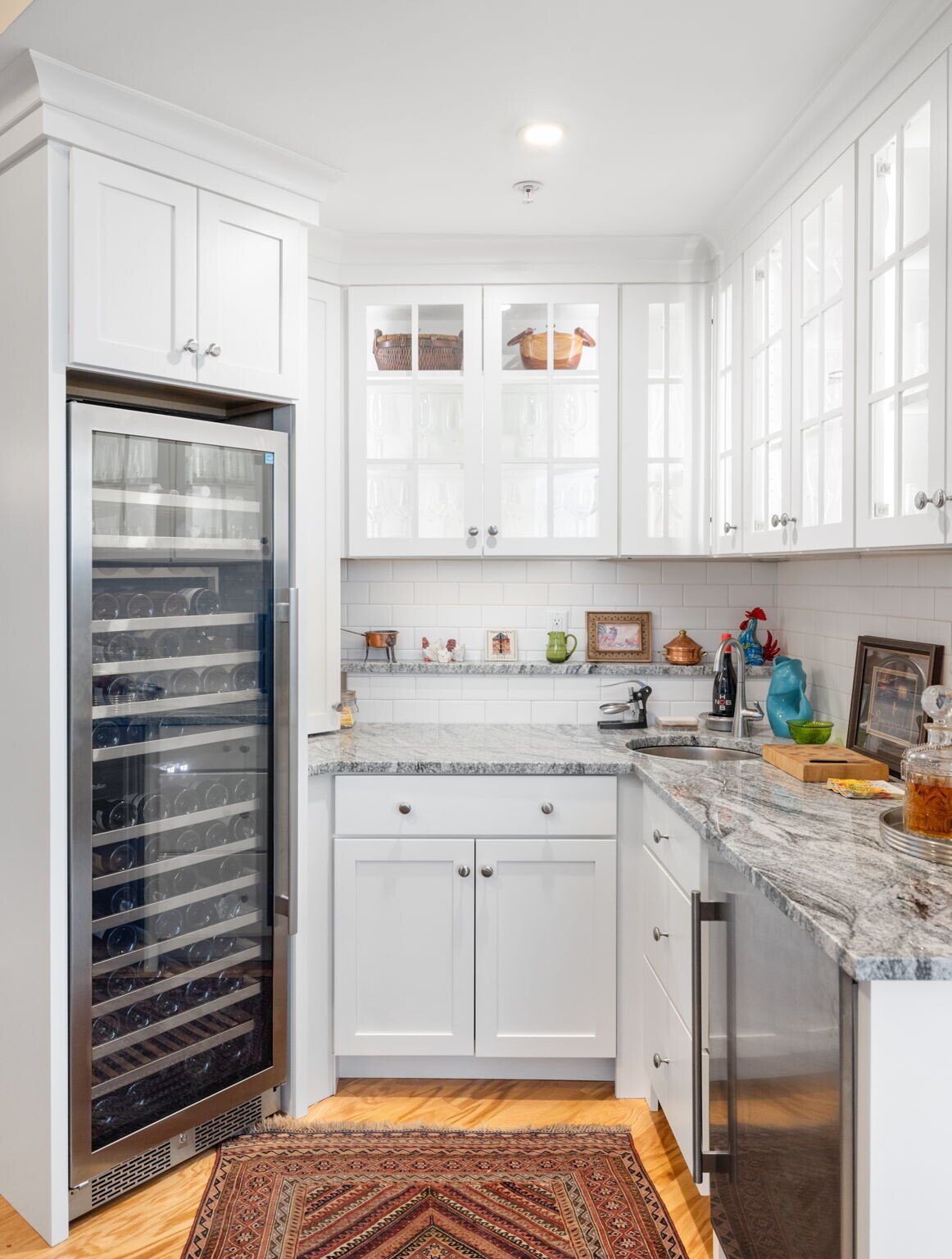 From guest bath to custom bar&hellip;

Swipe to see the transformation in this Richmond riverfront condo.
.
Architect: @stephengrotzarchitecture 
Photographer: @mattyice.photos 
.
Richmond Builder | Richmond Home Bar Design | Richmond Condo Remodel |