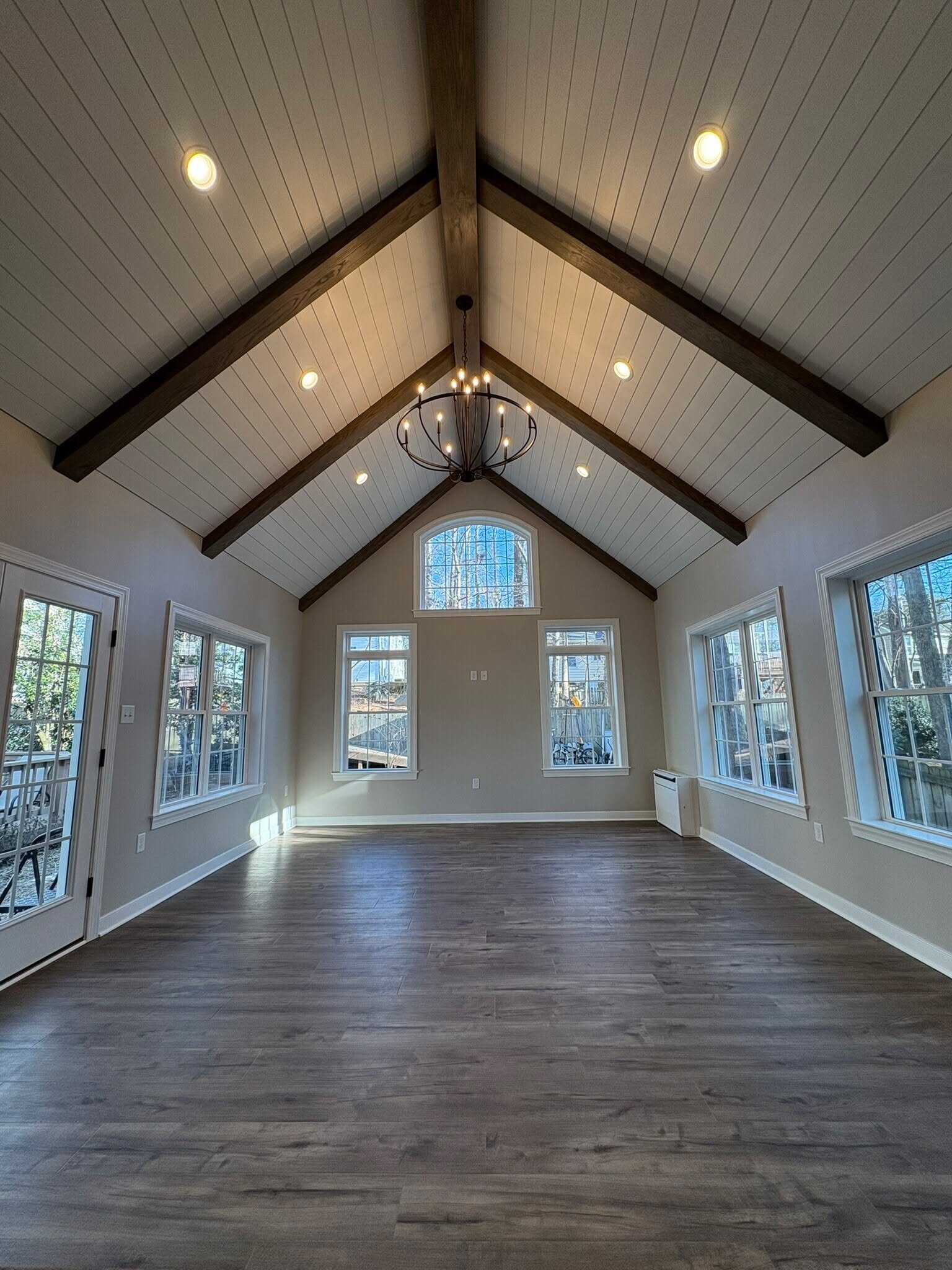 Take a look inside the new Midlothian addition&hellip; vaulted ceilings, brand-new windows, and plenty of room to gather make this the perfect space for everyday family living.
.
Midlothian Home Addition | Midlothian Home Builder | Midlothian Remodel