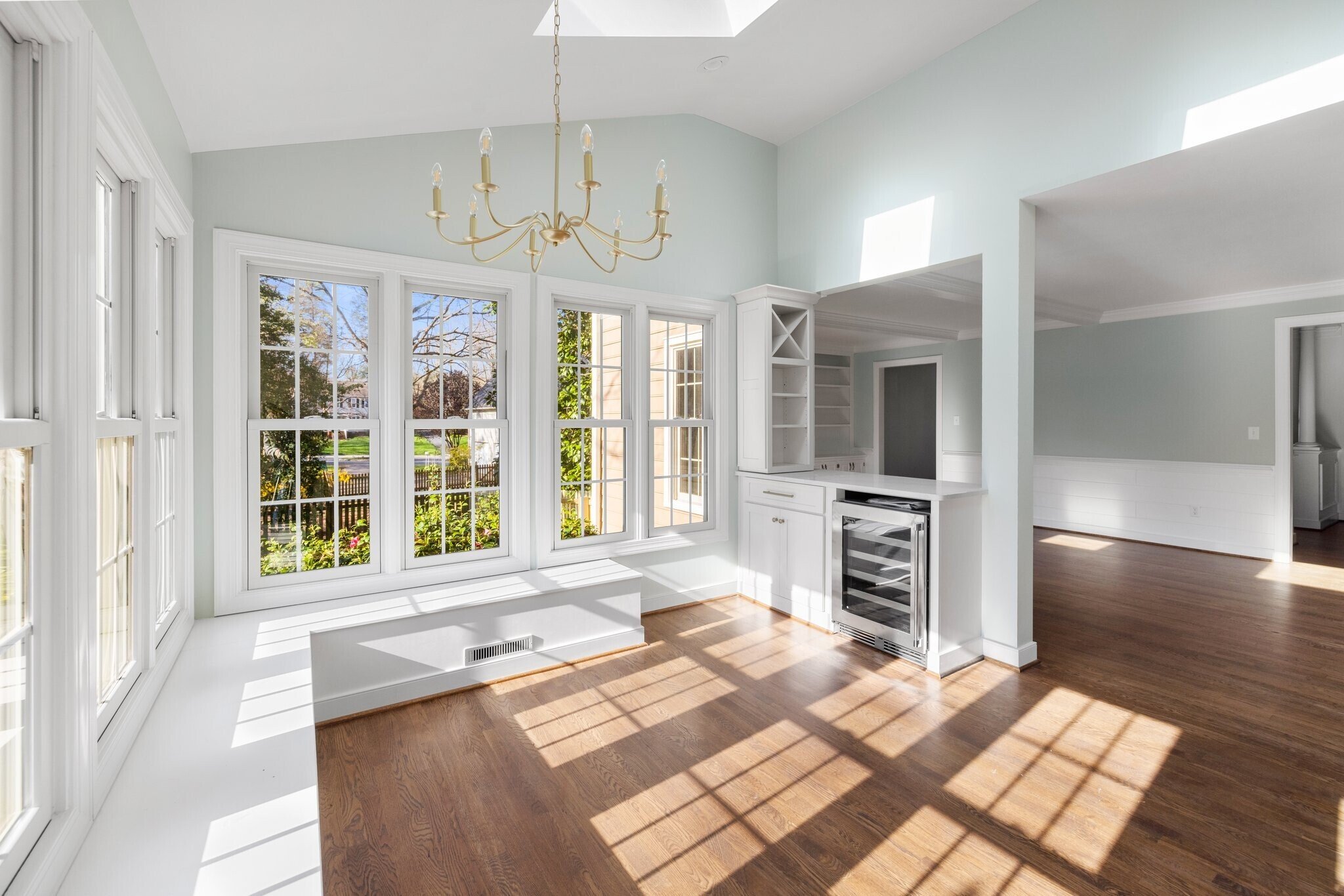 Who knew one wall could change everything? With a custom wall opening, this space now feels open, airy, and full of light. The bar area was an added bonus!

Swipe to see the transformation.
.
Photographer: @tourvirginiahomes 
.
Richmond Home Remodel 