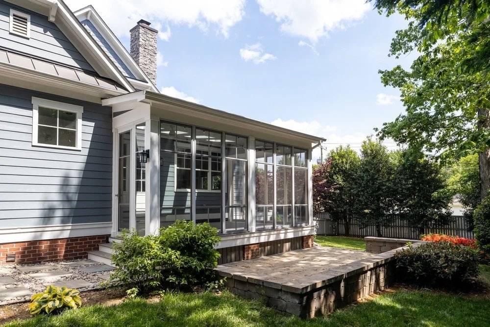 Spring has officially arrived, which means we&rsquo;re looking ahead to porch season and all things outdoor living.

Swipe to take a look at a few of our favorite past outdoor space projects!
.
Photographer: @mattyice.photos 
.
Richmond Builder | Ric