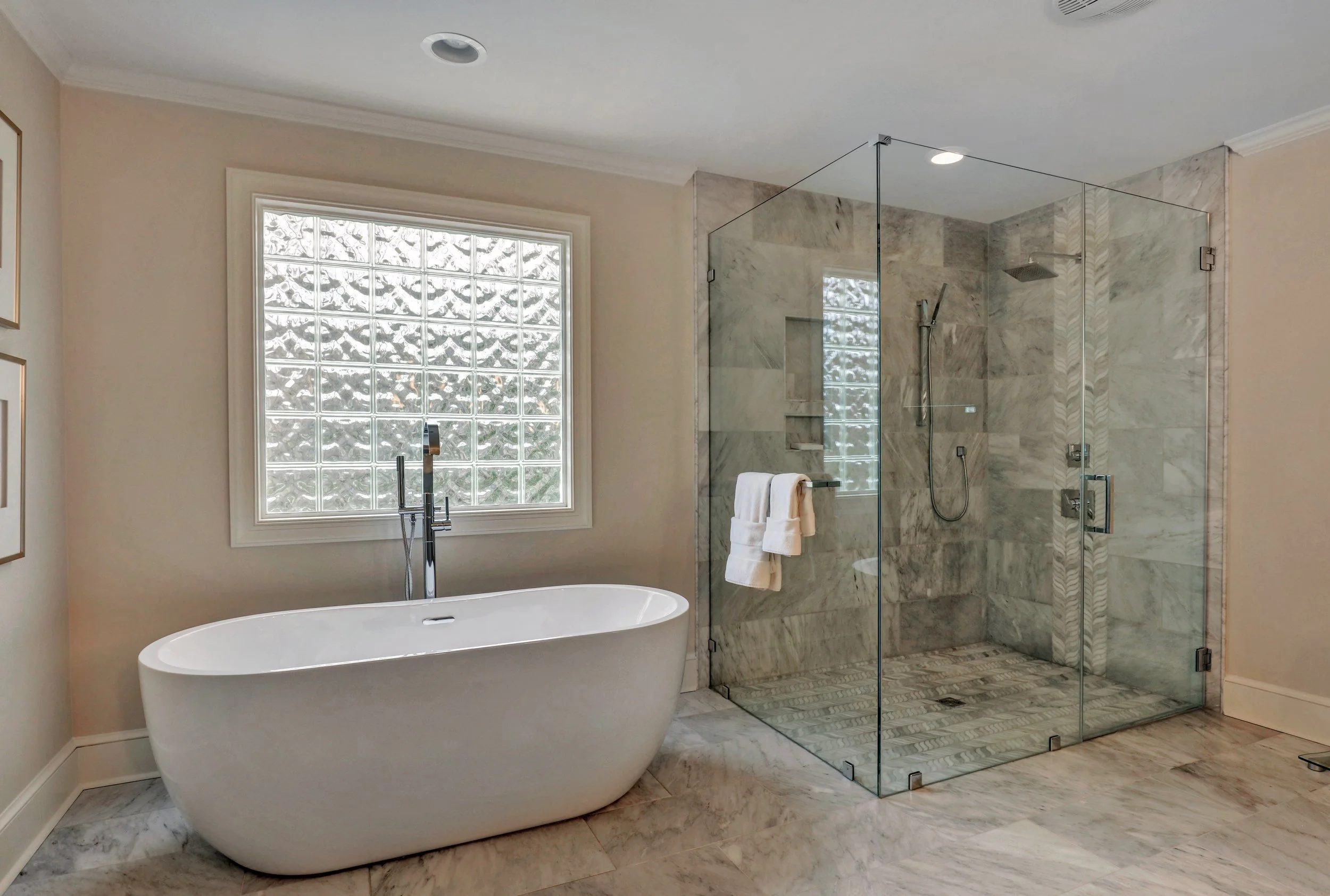 23-Master Bath (6).jpg