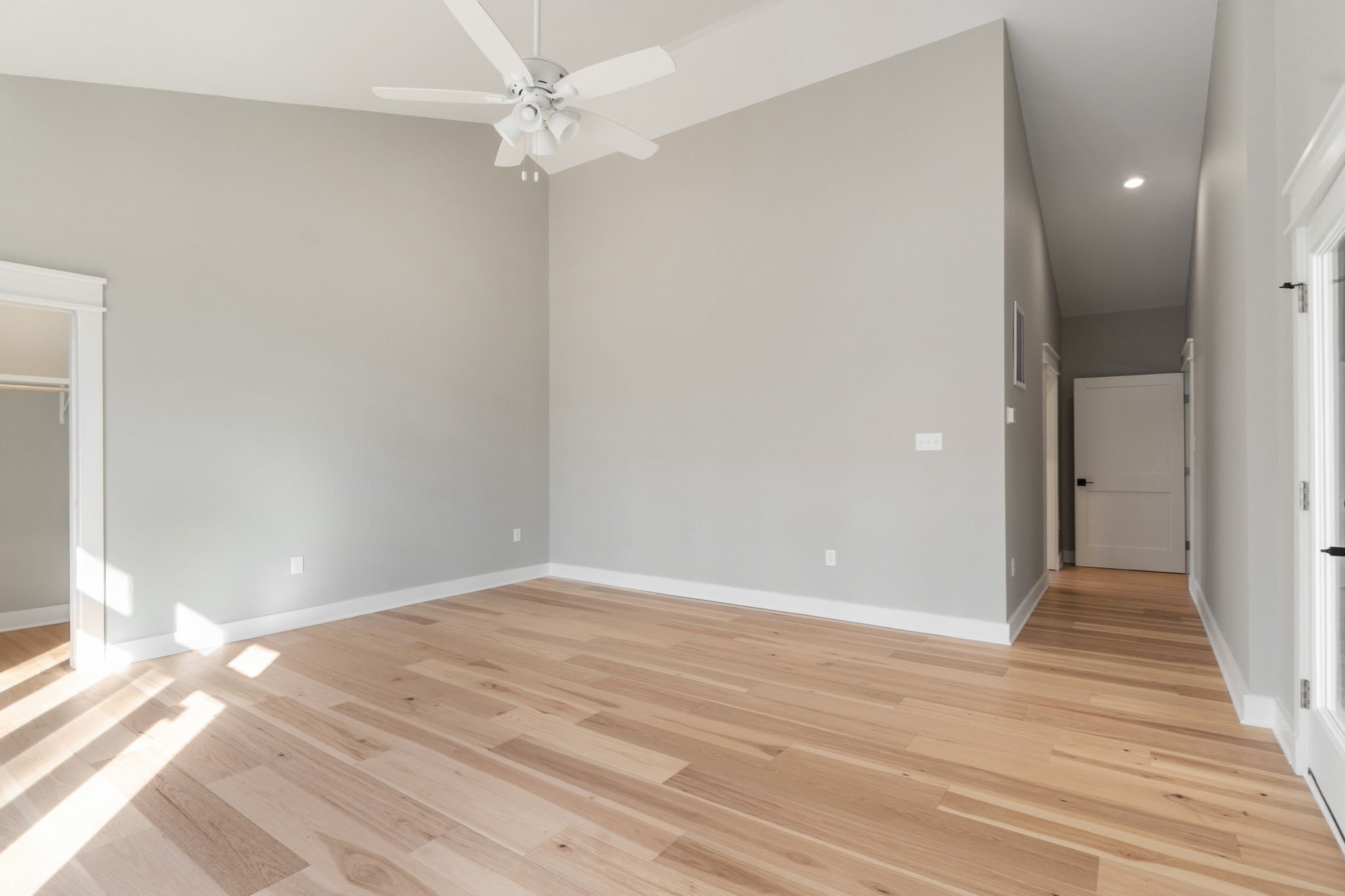 18-web-or-mls-2300 Brookwood Rd, Richmond, VA 23235, USA-18.jpg