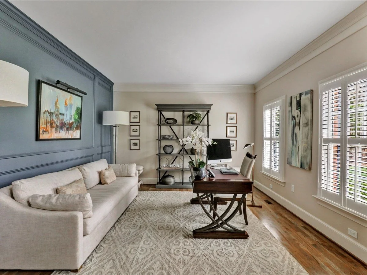 07-Living Room (2).jpg