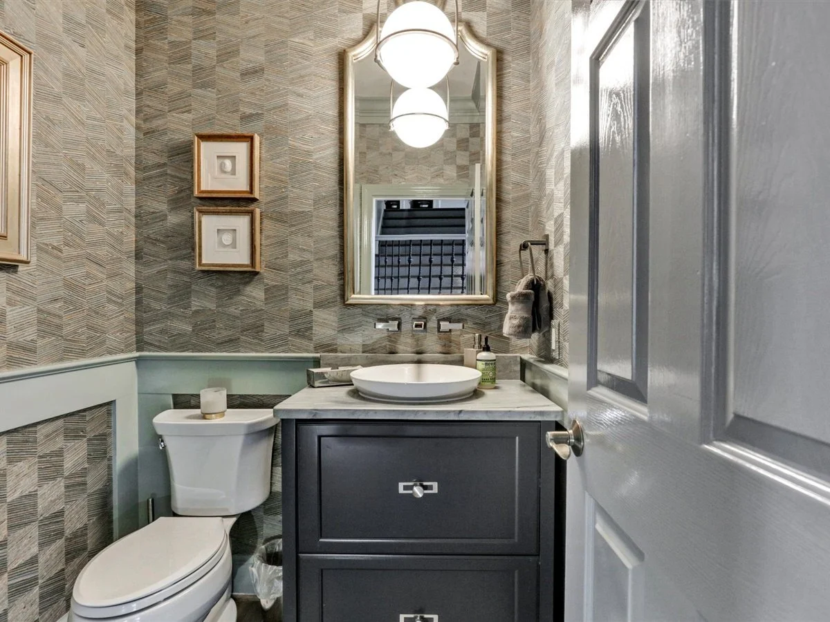09-Powder Room.jpg