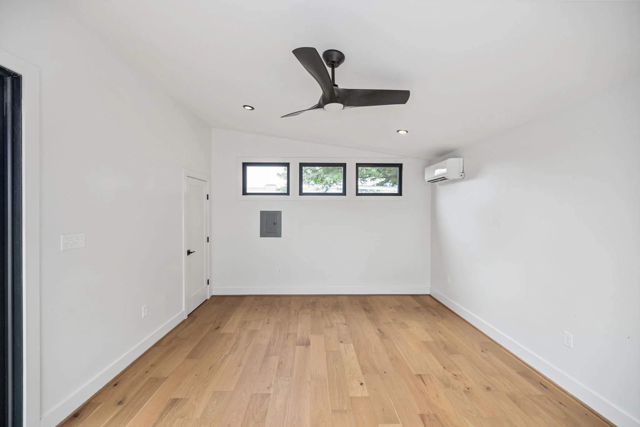 18-web-or-mls-cardiff outdoor-16.jpg