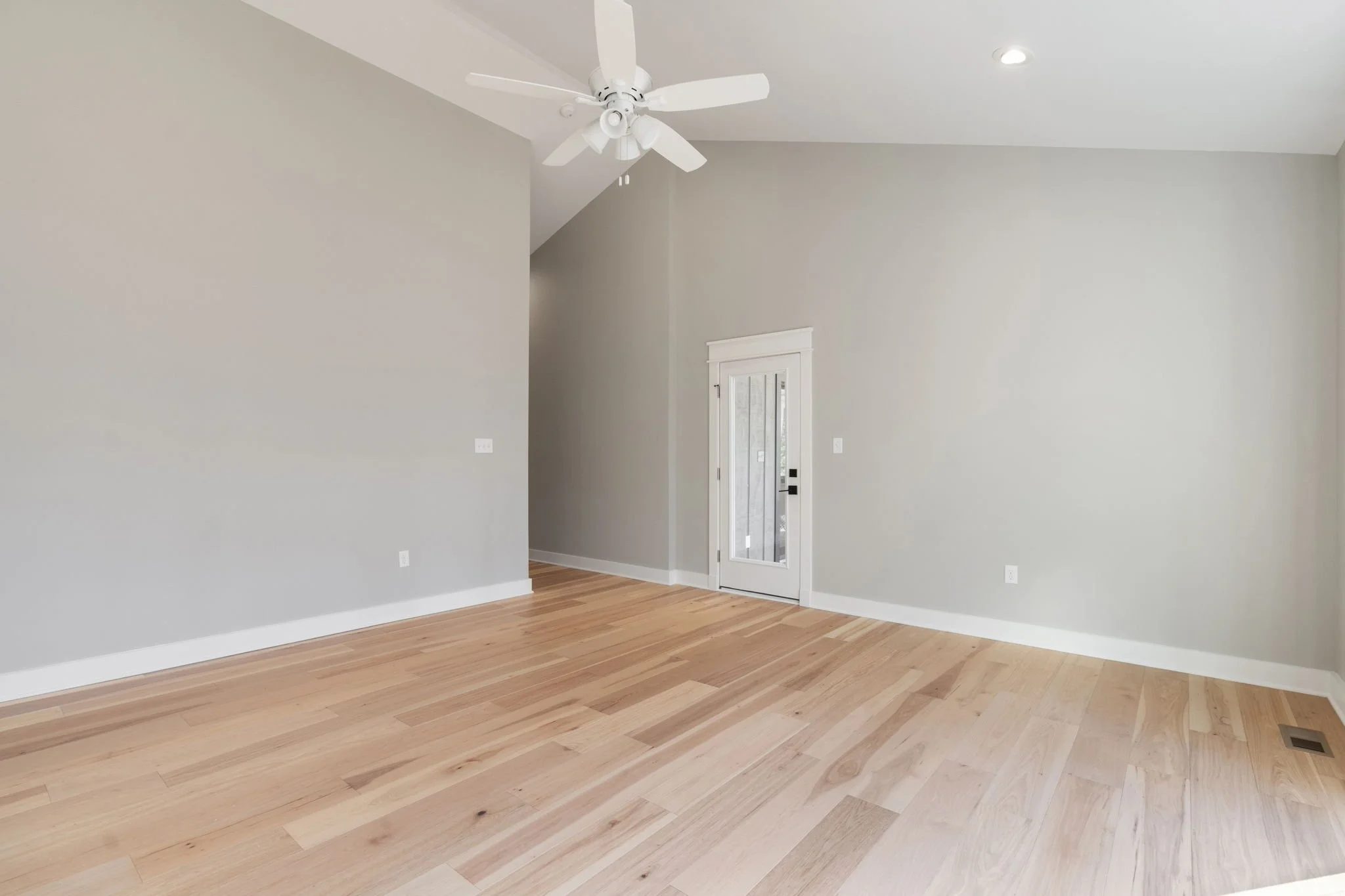 16-web-or-mls-2300 Brookwood Rd, Richmond, VA 23235, USA-16.jpg