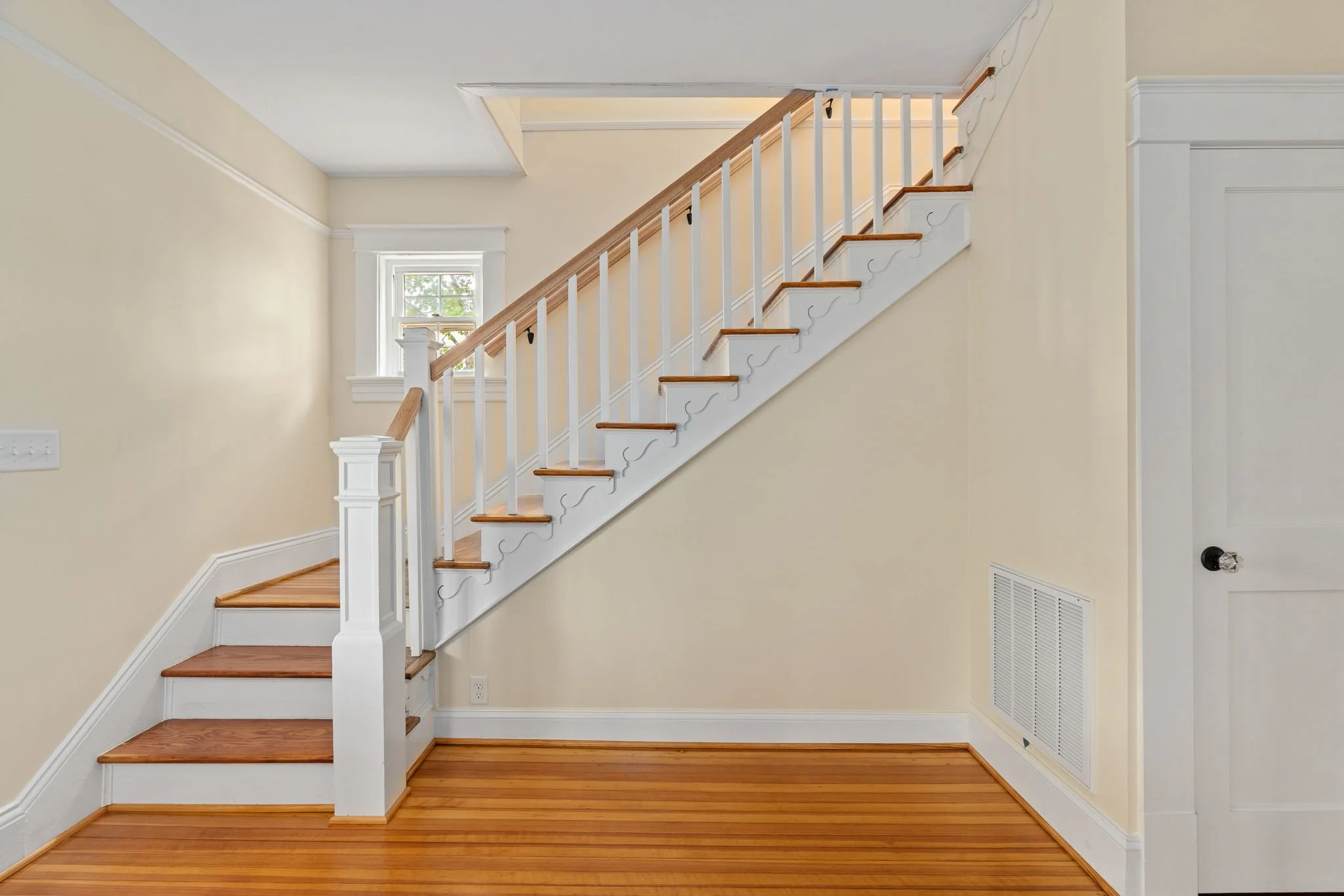 3-web-or-mls-7733 S James Madison interior-4.jpg