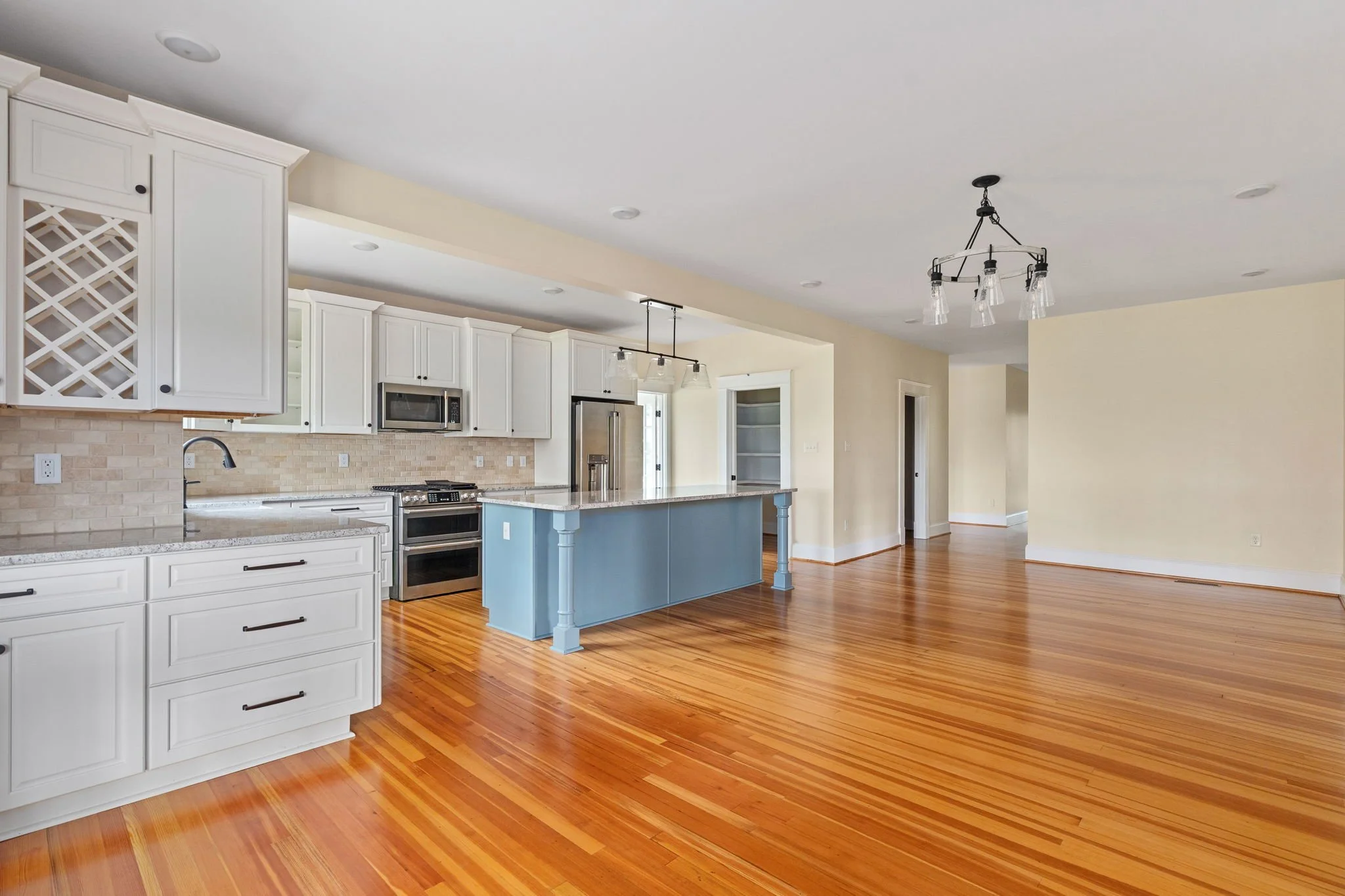 13-web-or-mls-7733 S James Madison interior-14.jpg