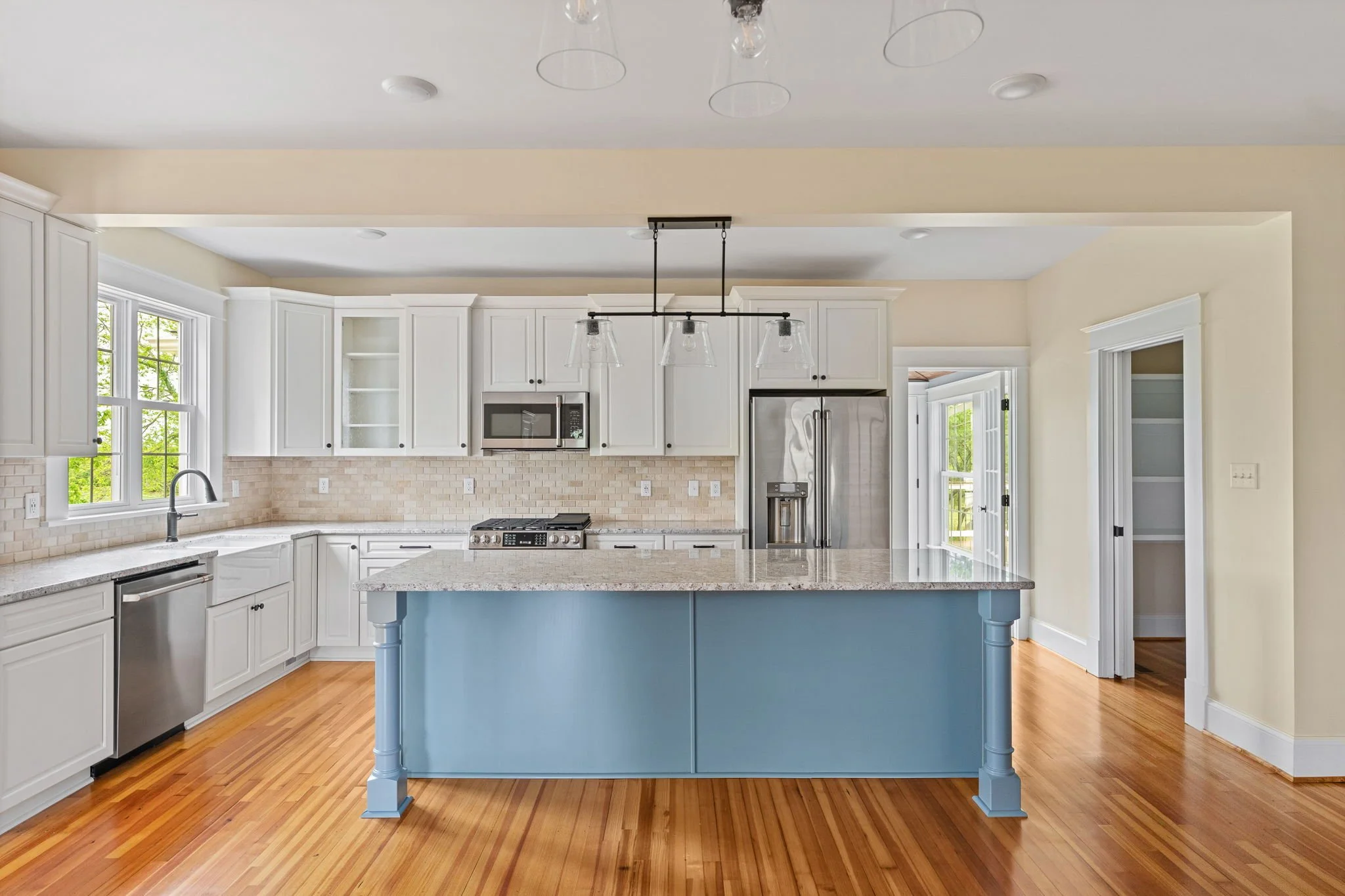 15-web-or-mls-7733 S James Madison interior-16.jpg