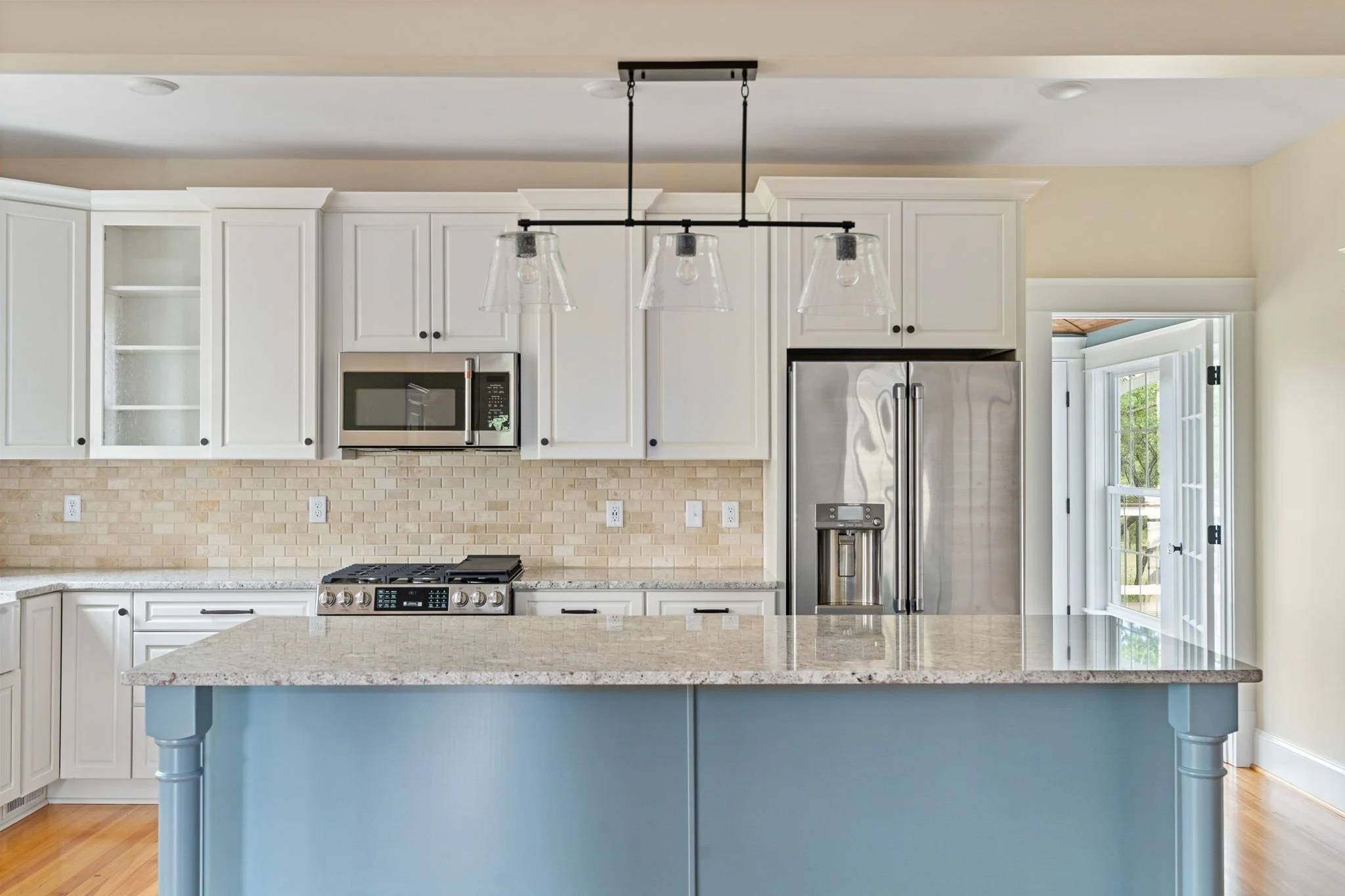 16-web-or-mls-7733 S James Madison interior-17.jpg
