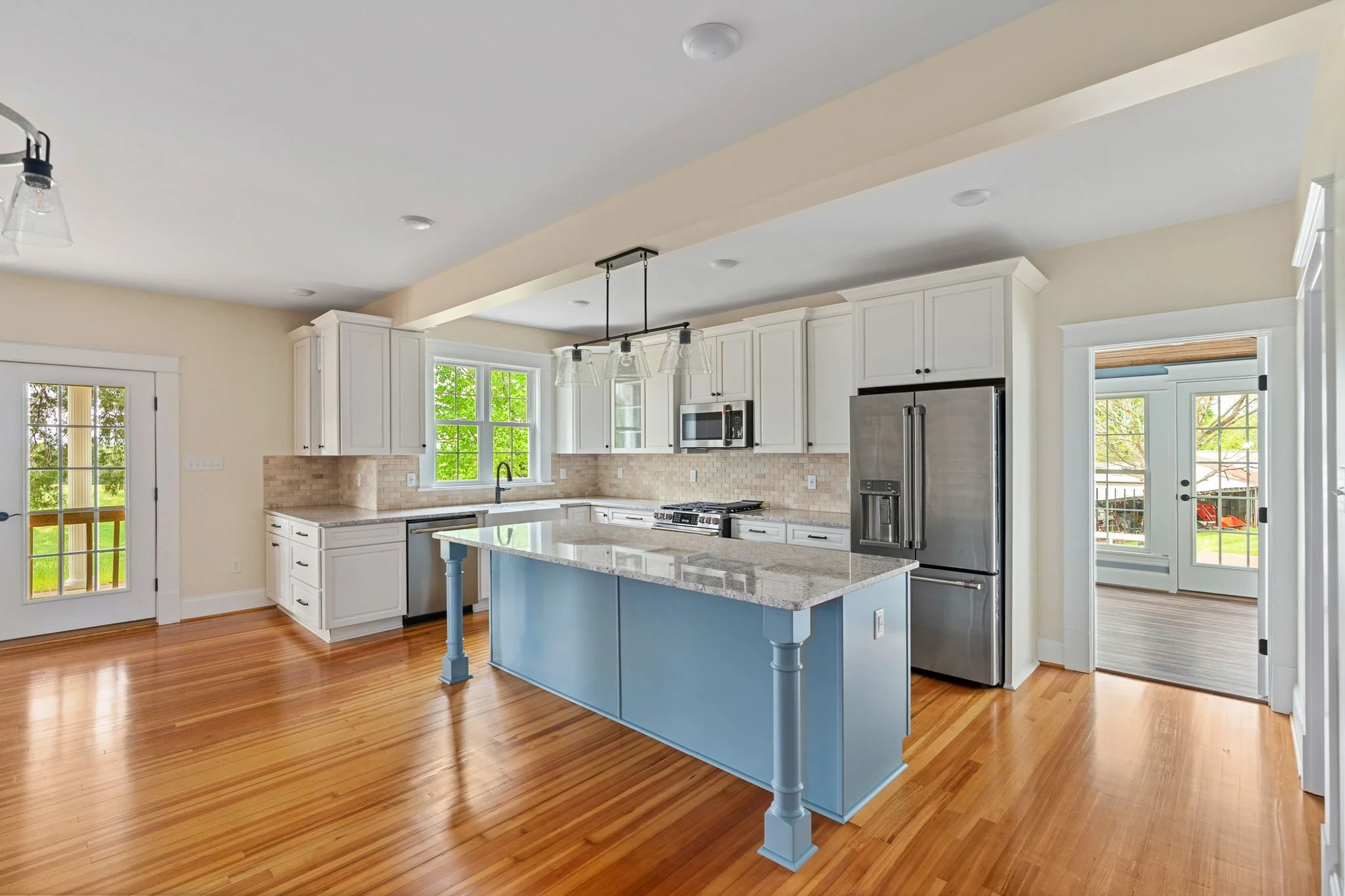 17-web-or-mls-7733 S James Madison interior-18.jpg