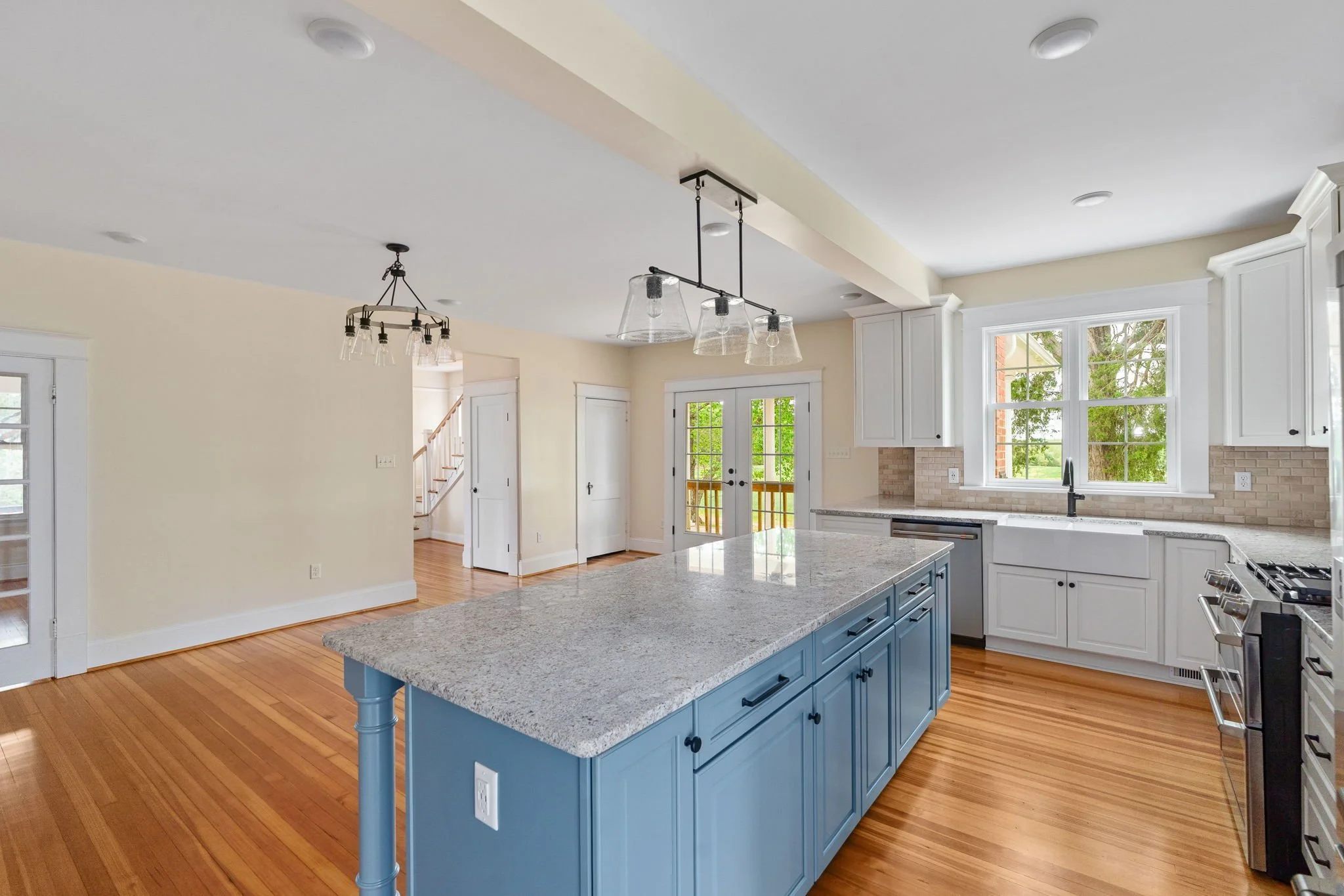 22-web-or-mls-7733 S James Madison interior-23.jpg
