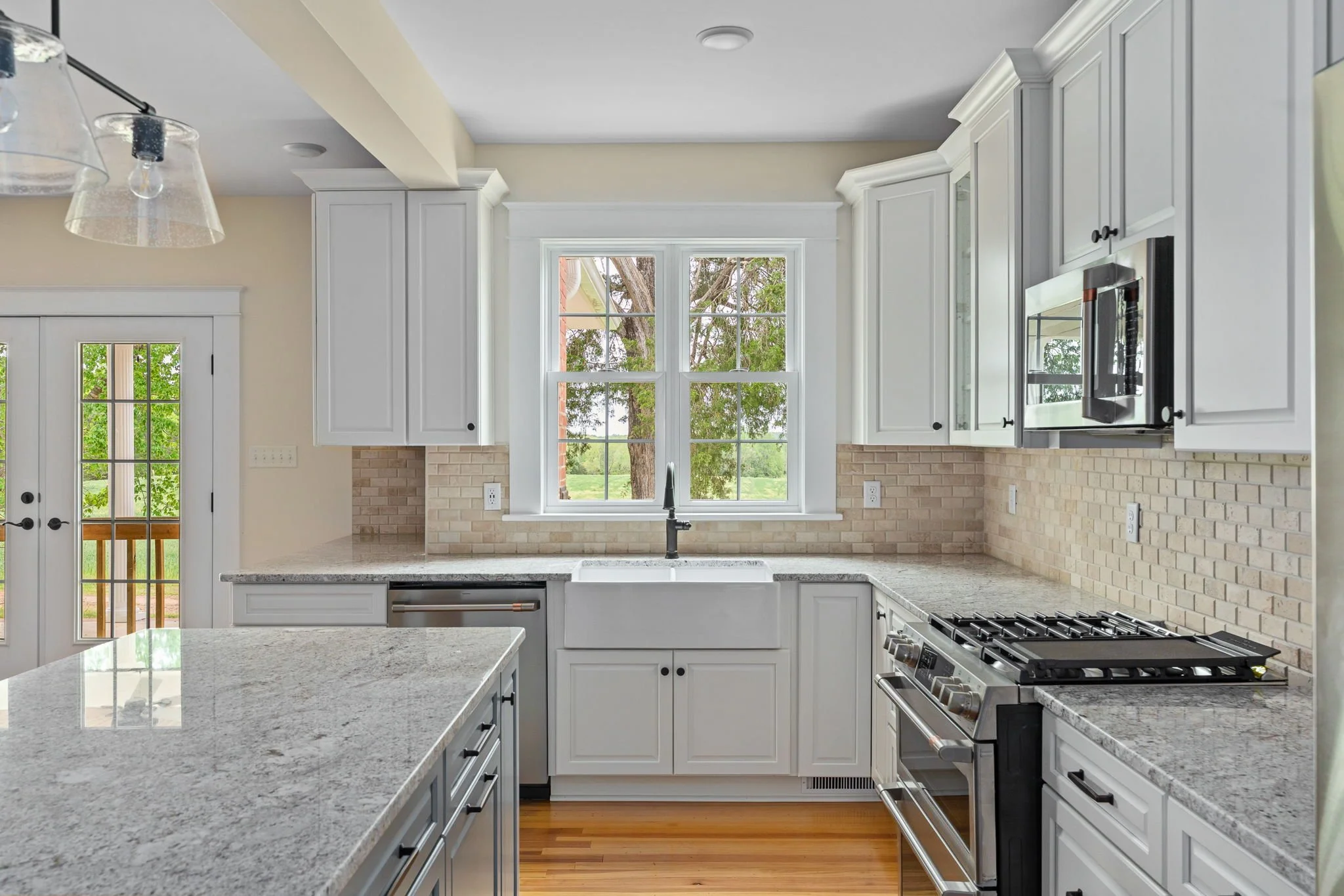 24-web-or-mls-7733 S James Madison interior-25.jpg