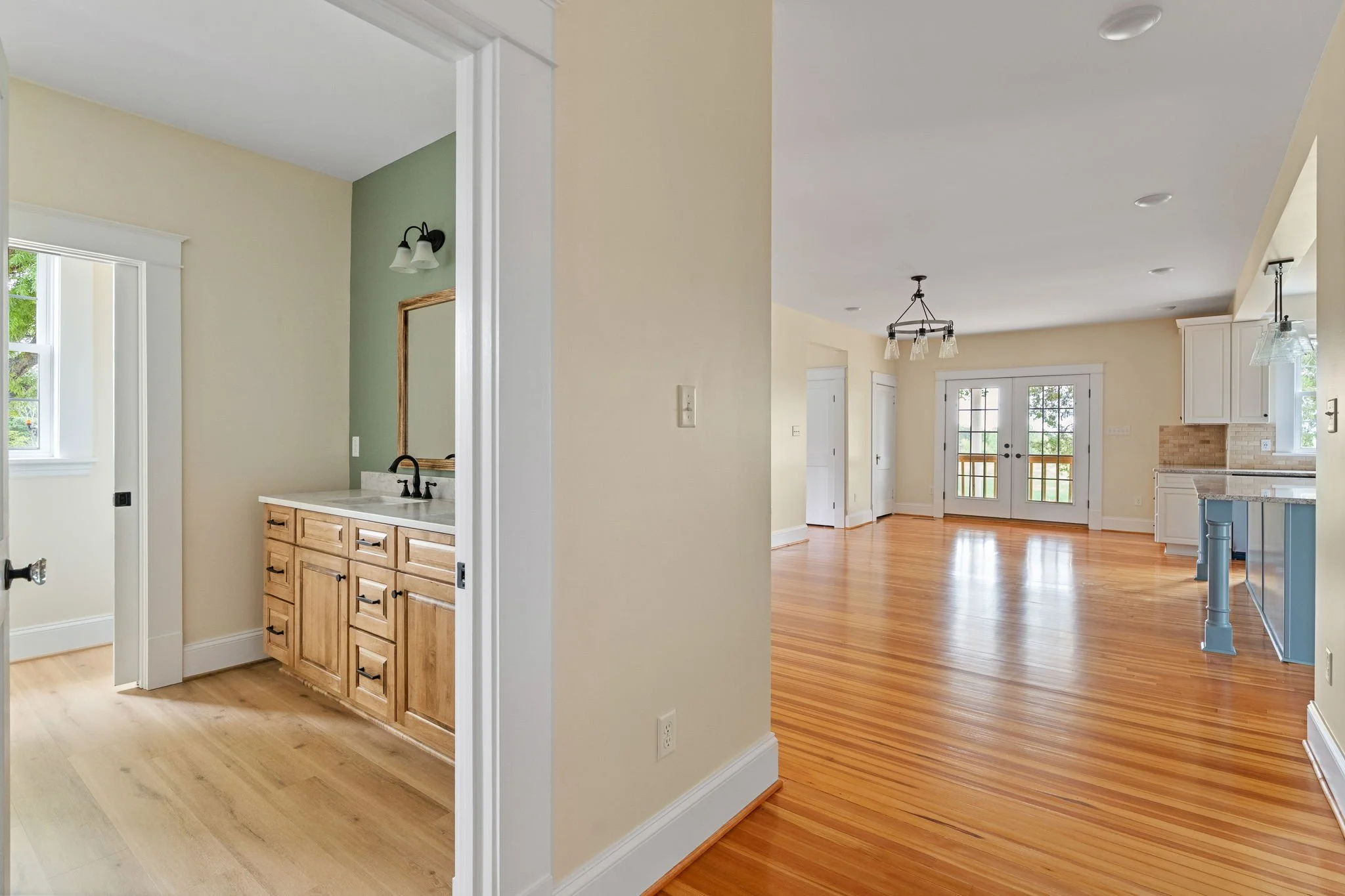 40-web-or-mls-7733 S James Madison interior-41.jpg