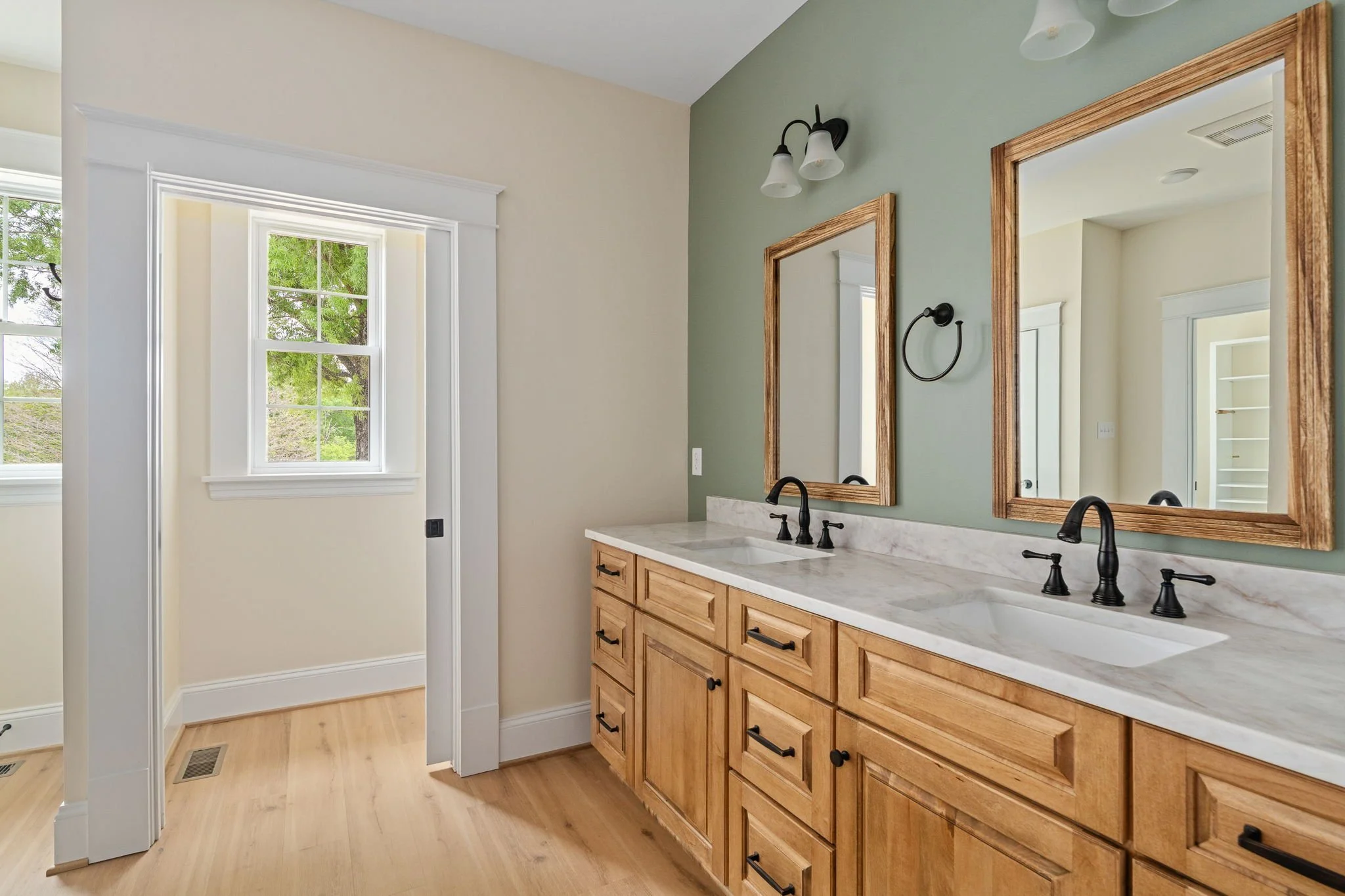 41-web-or-mls-7733 S James Madison interior-42.jpg