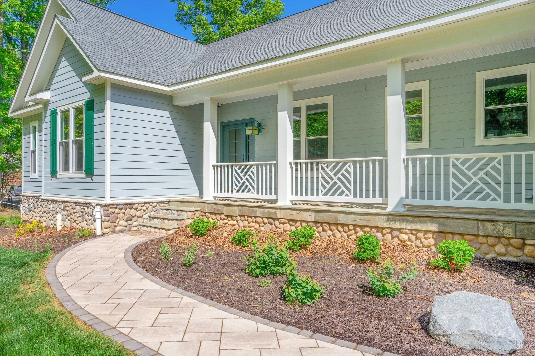 It&rsquo;s time to trade school days for lake days, and the completion of the exterior of our latest project on Lake Anna couldn&rsquo;t have come at a better time. We&rsquo;re excited to share a sneak peek of this completely transformed home, just i