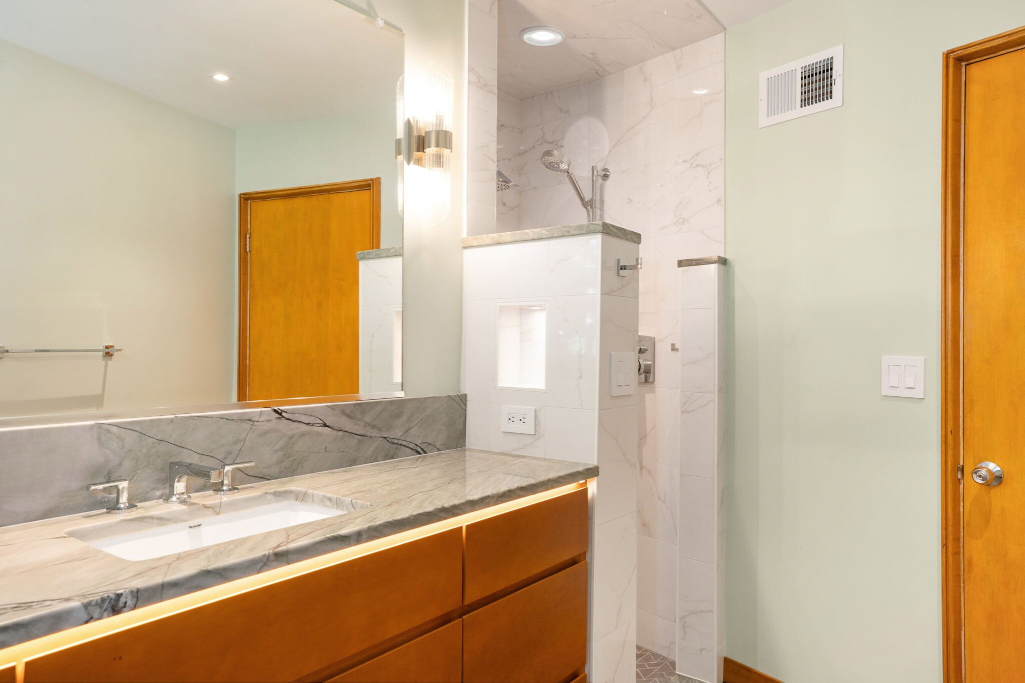 5-web-or-mls-206 Overlook Rd bathroom-36.jpg