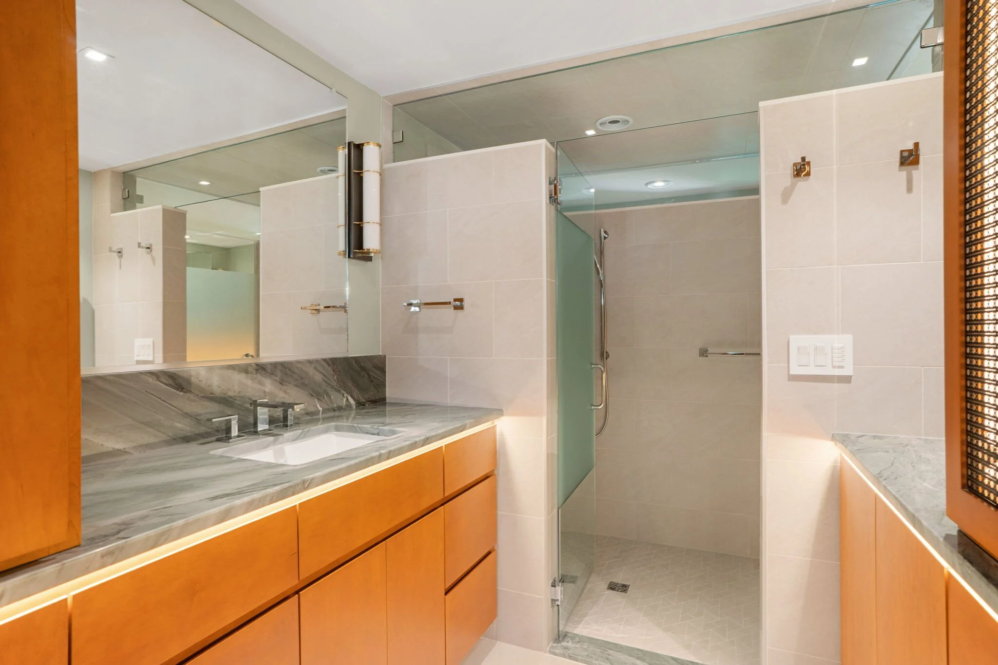 26-web-or-mls-206 Overlook Rd bathroom-13.jpg