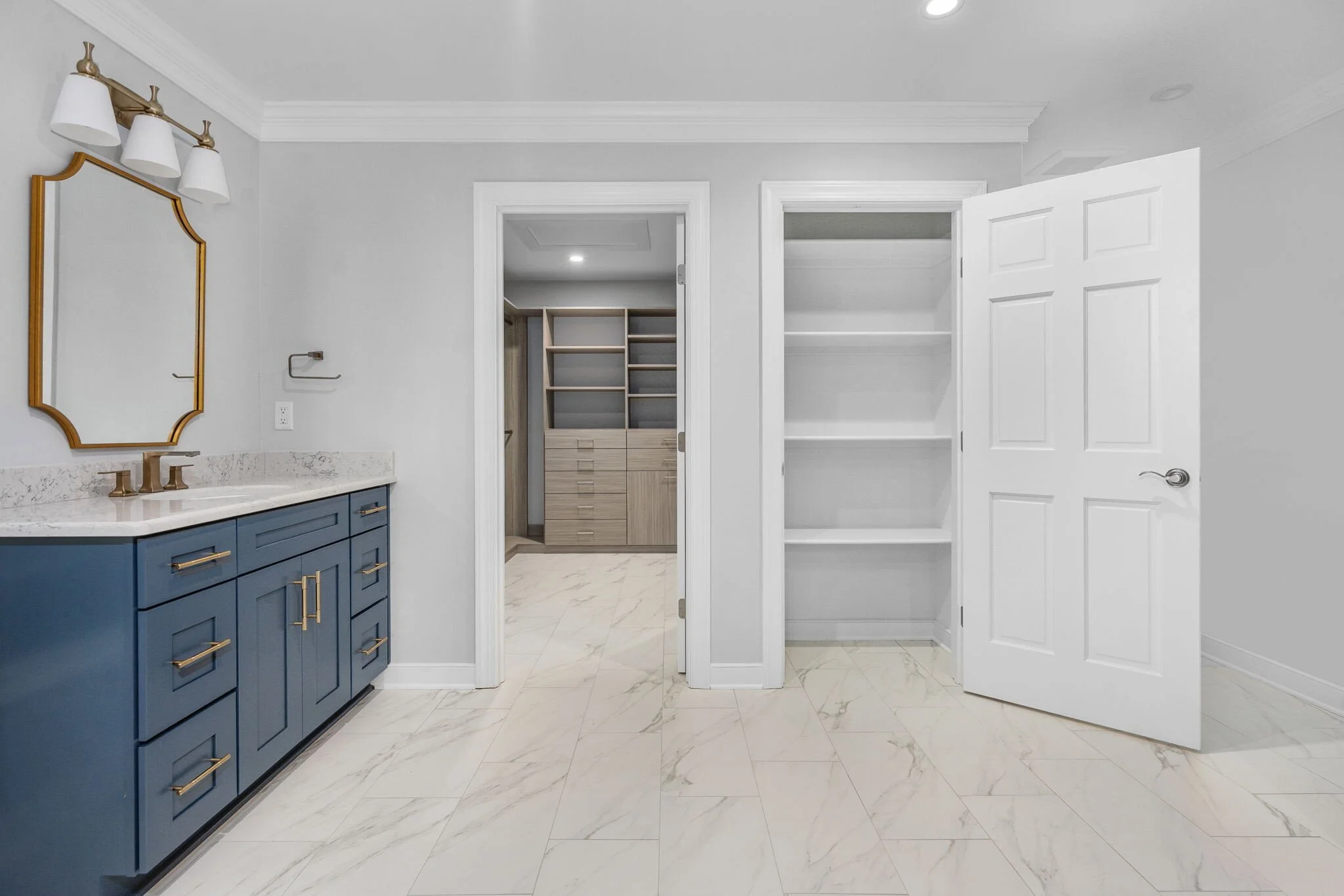 20-web-or-mls-8512 Ben Nevis Dr interior-17.jpg