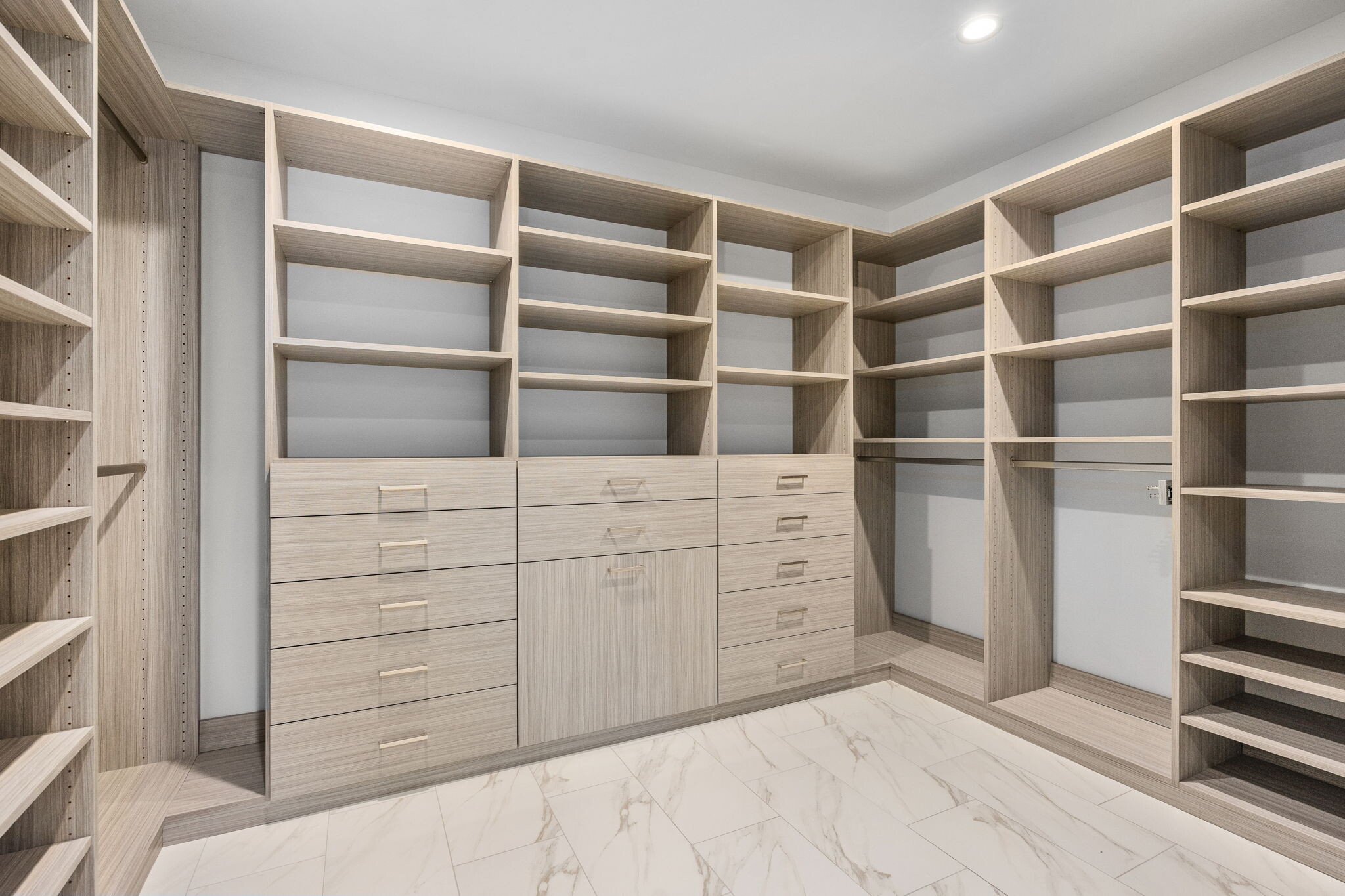21-web-or-mls-8512 Ben Nevis Dr interior-15.jpg