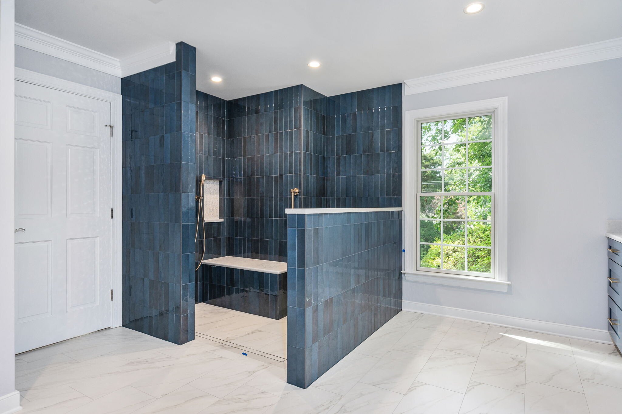25-web-or-mls-8512 Ben Nevis Dr interior-11.jpg