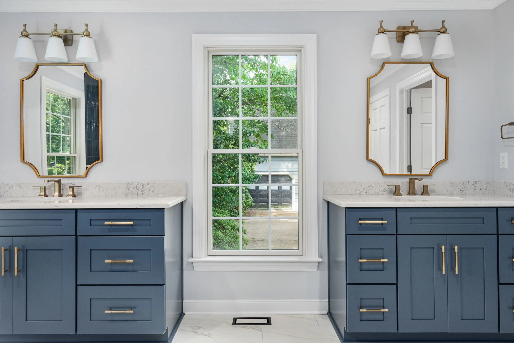 30-web-or-mls-8512 Ben Nevis Dr interior-7.jpg