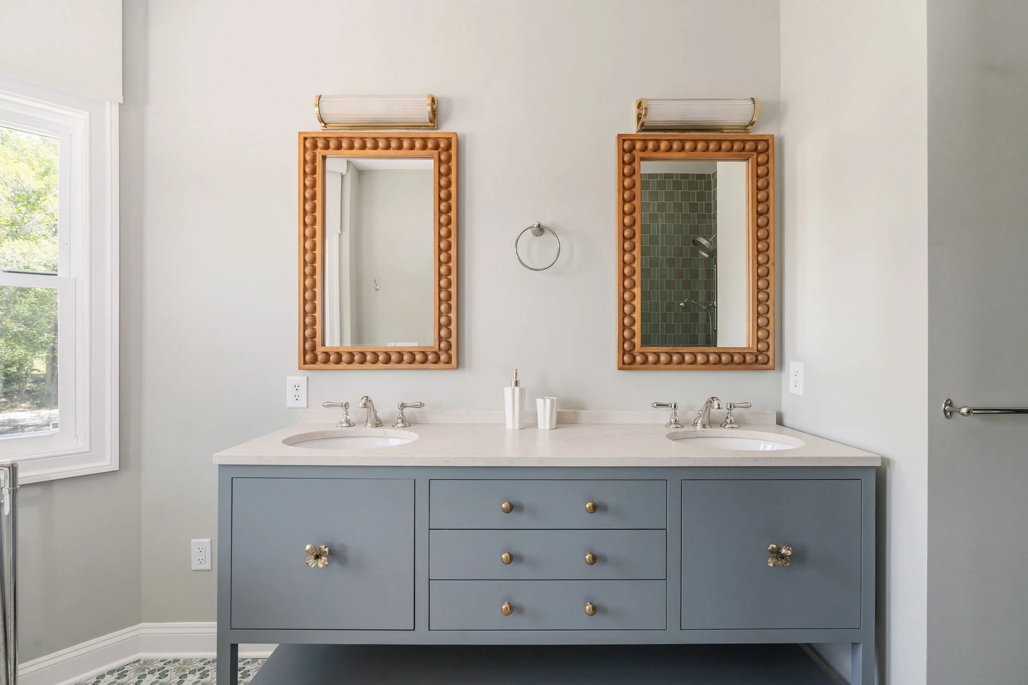 5-web-or-mls-119 Commodore Ln interior-73.jpg