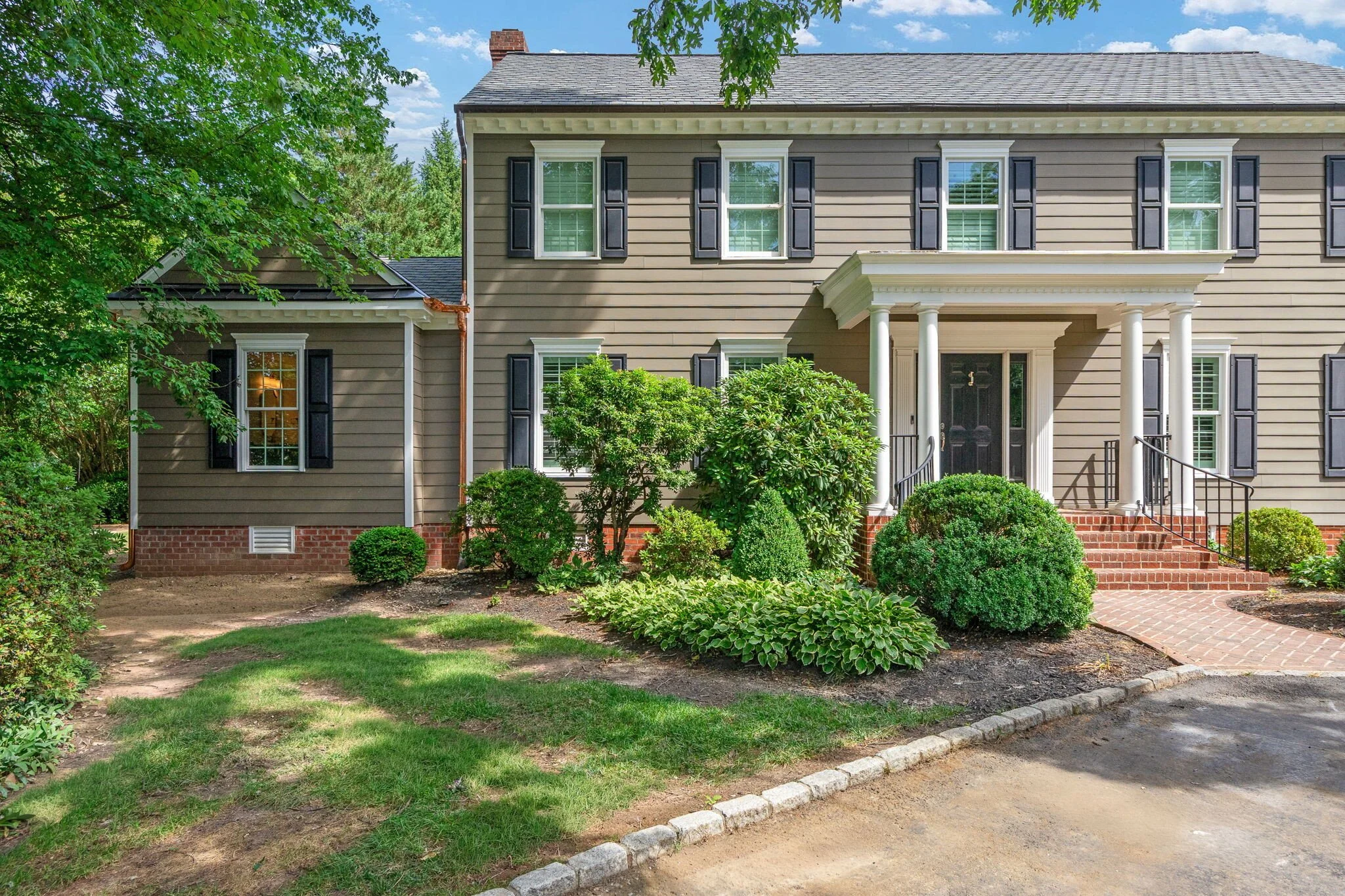 3-web-or-mls-8512 Ben Nevis Dr exterior-18.jpg