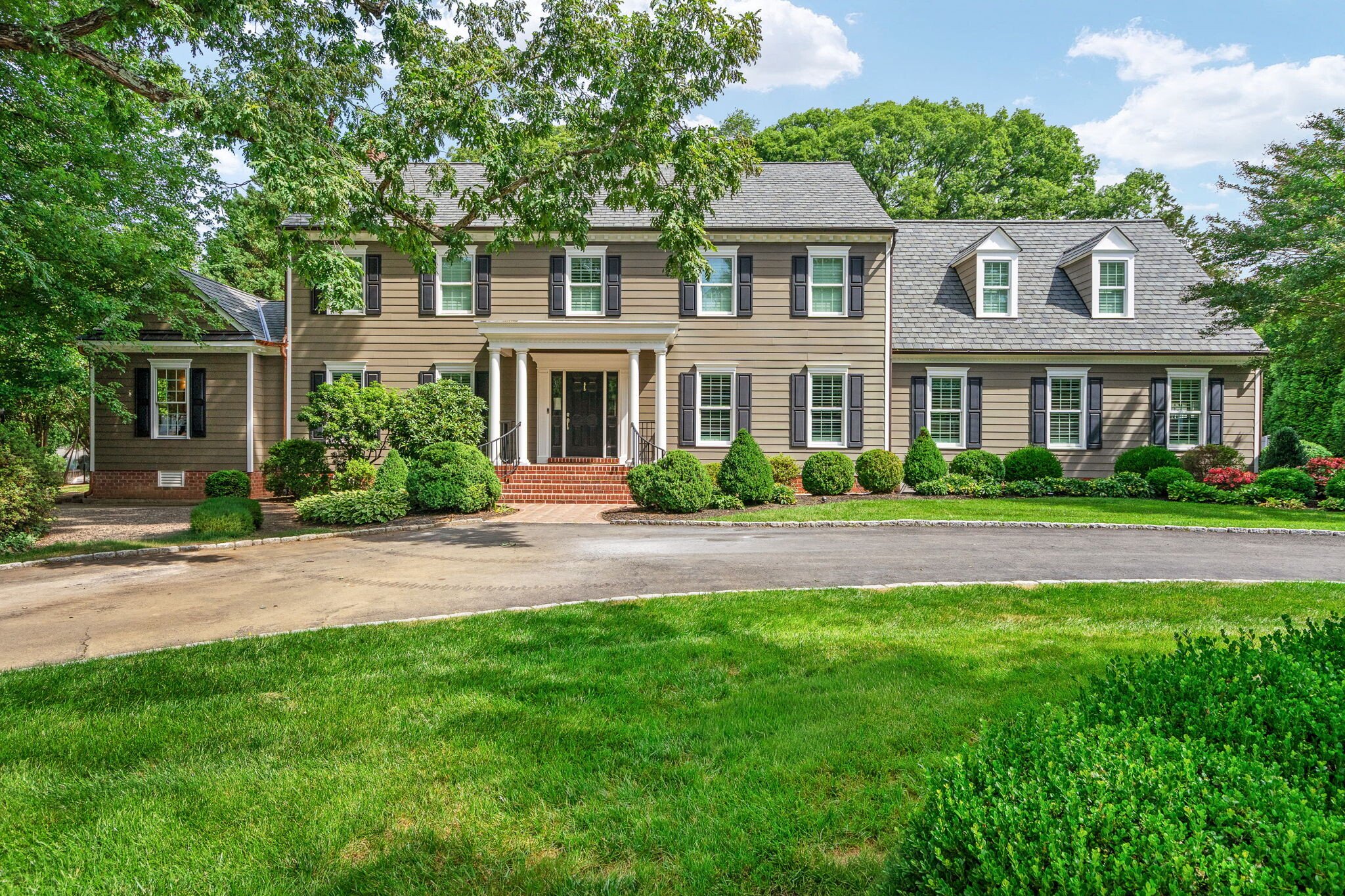 8-web-or-mls-8512 Ben Nevis Dr exterior-15.jpg