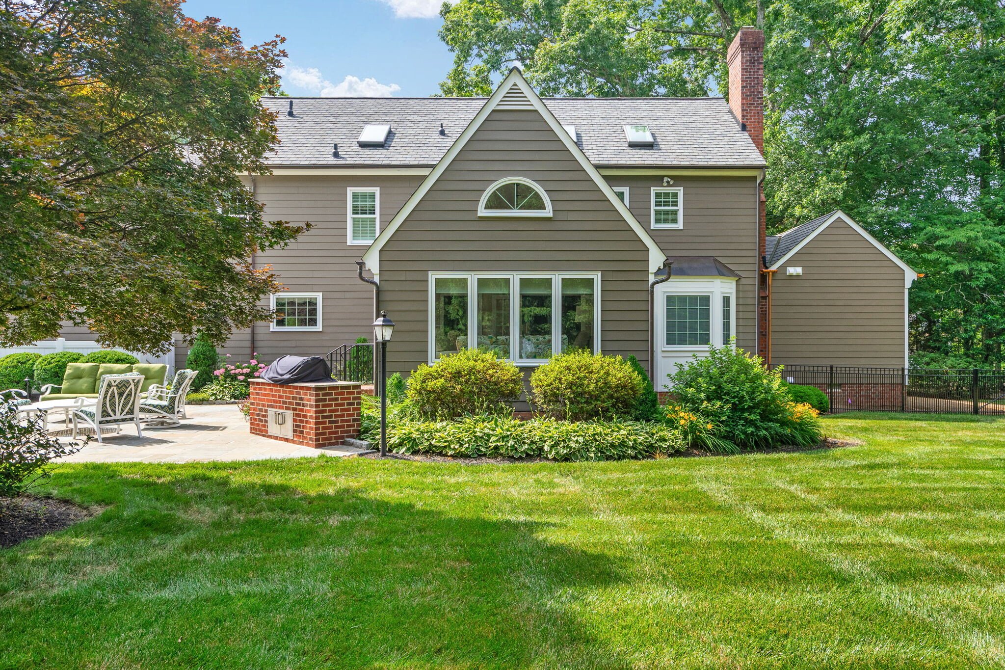 9-web-or-mls-8512 Ben Nevis Dr exterior-13.jpg