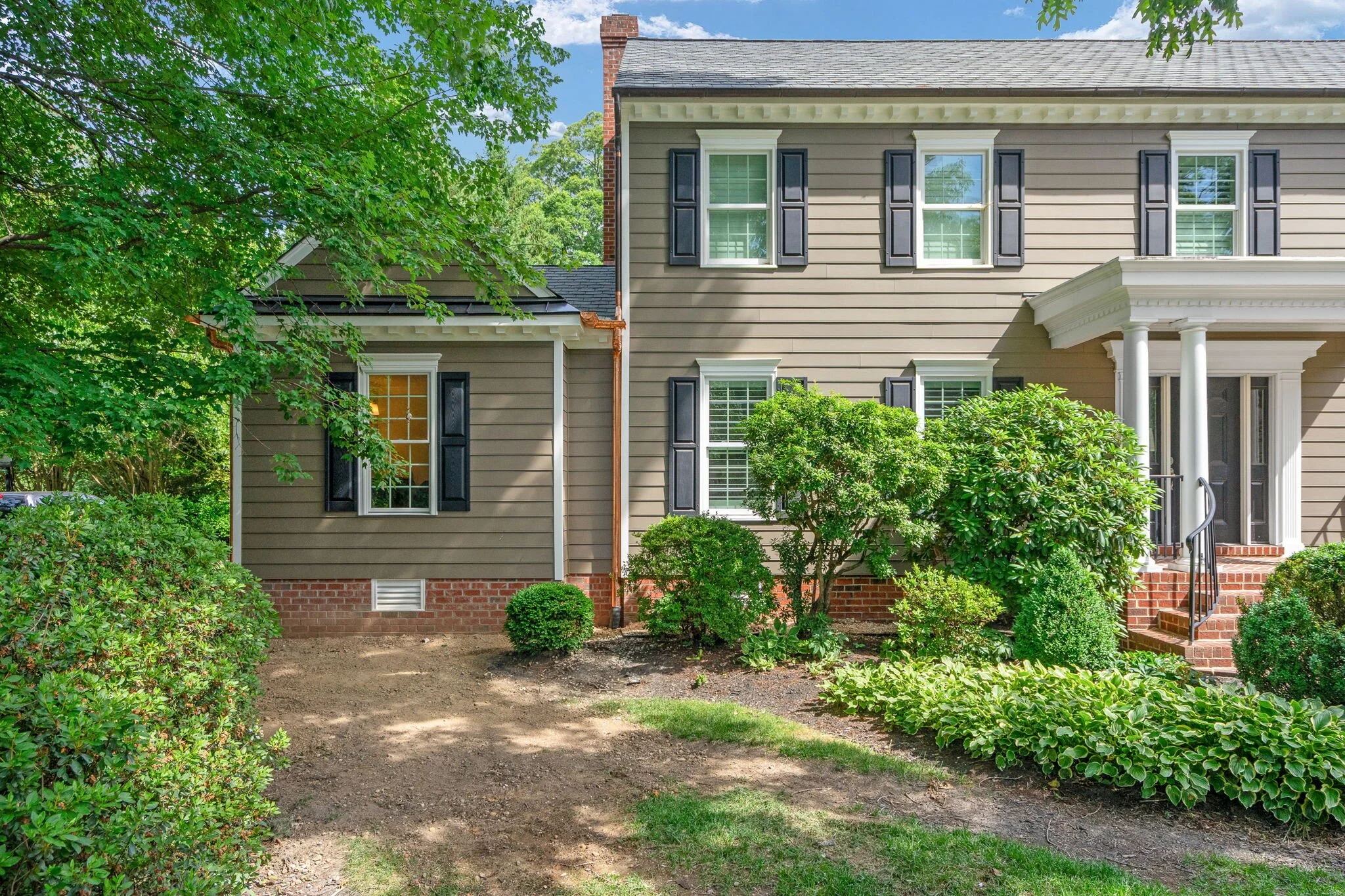 10-web-or-mls-8512 Ben Nevis Dr exterior-3.jpg