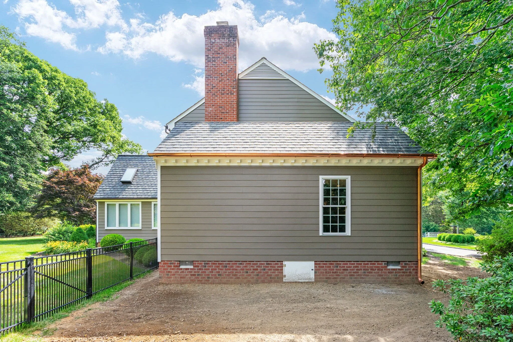 37-web-or-mls-8512 Ben Nevis Dr exterior-7.jpg